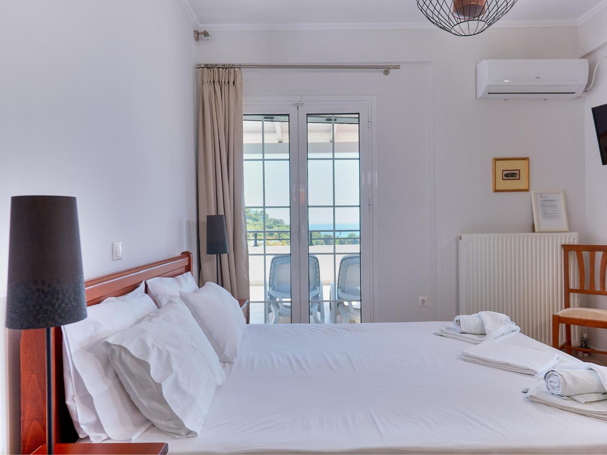 Superior Apartment with Sea View (2 Adults + 2 Children) - Photo 8