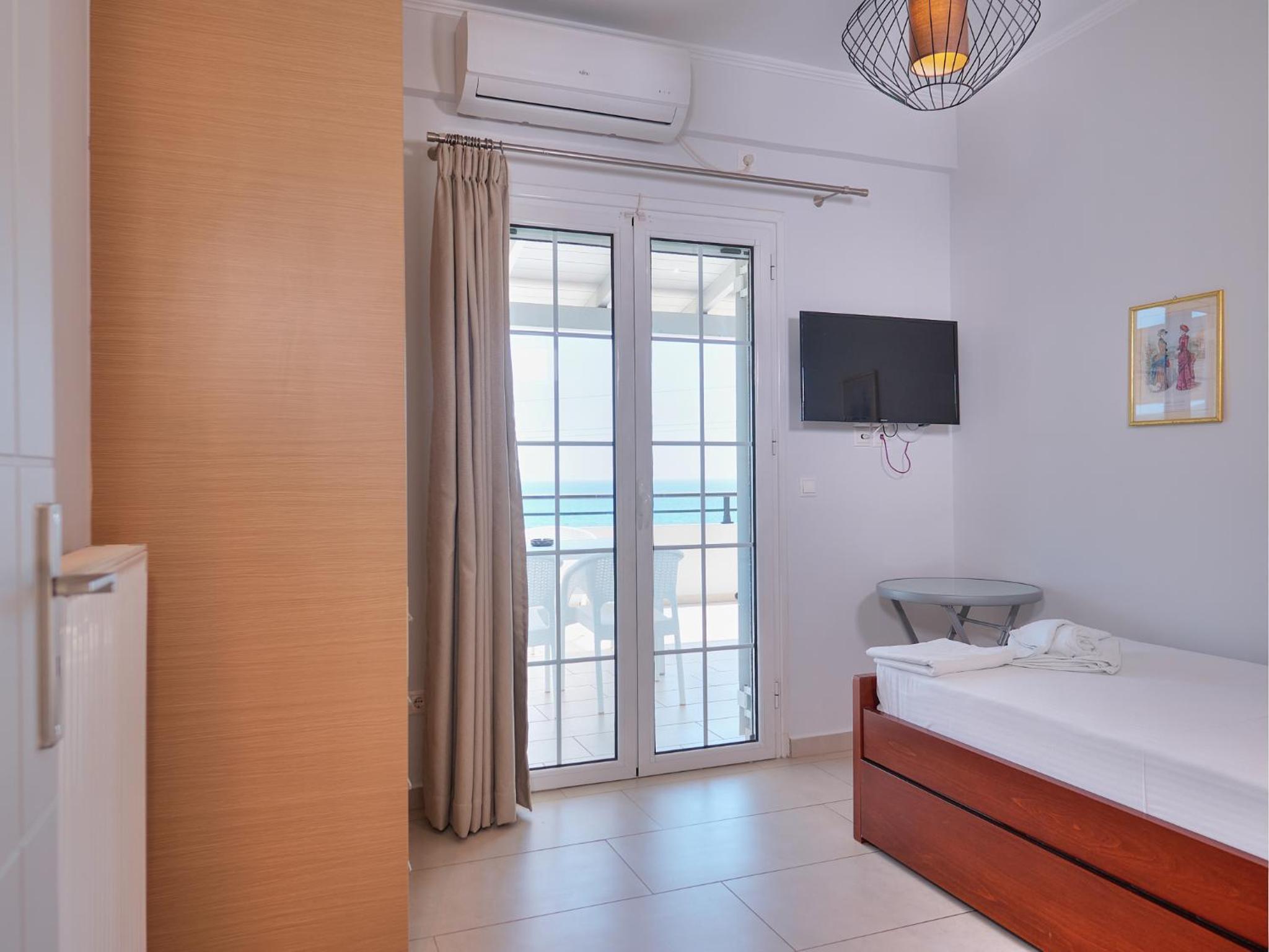 Superior Apartment with Sea View (2 Adults + 2 Children) - Photo 6