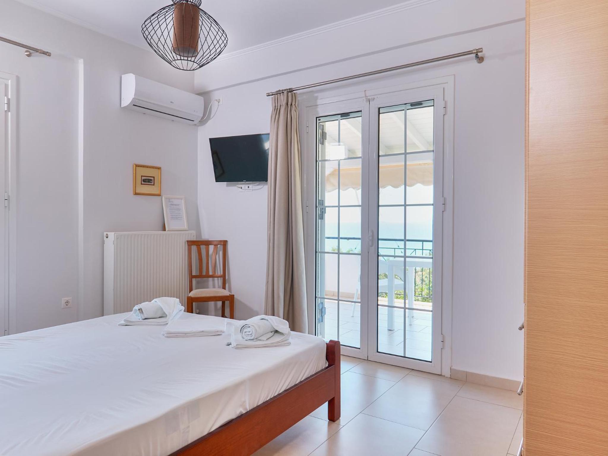 Superior Apartment with Sea View (2 Adults + 2 Children) - Photo 1