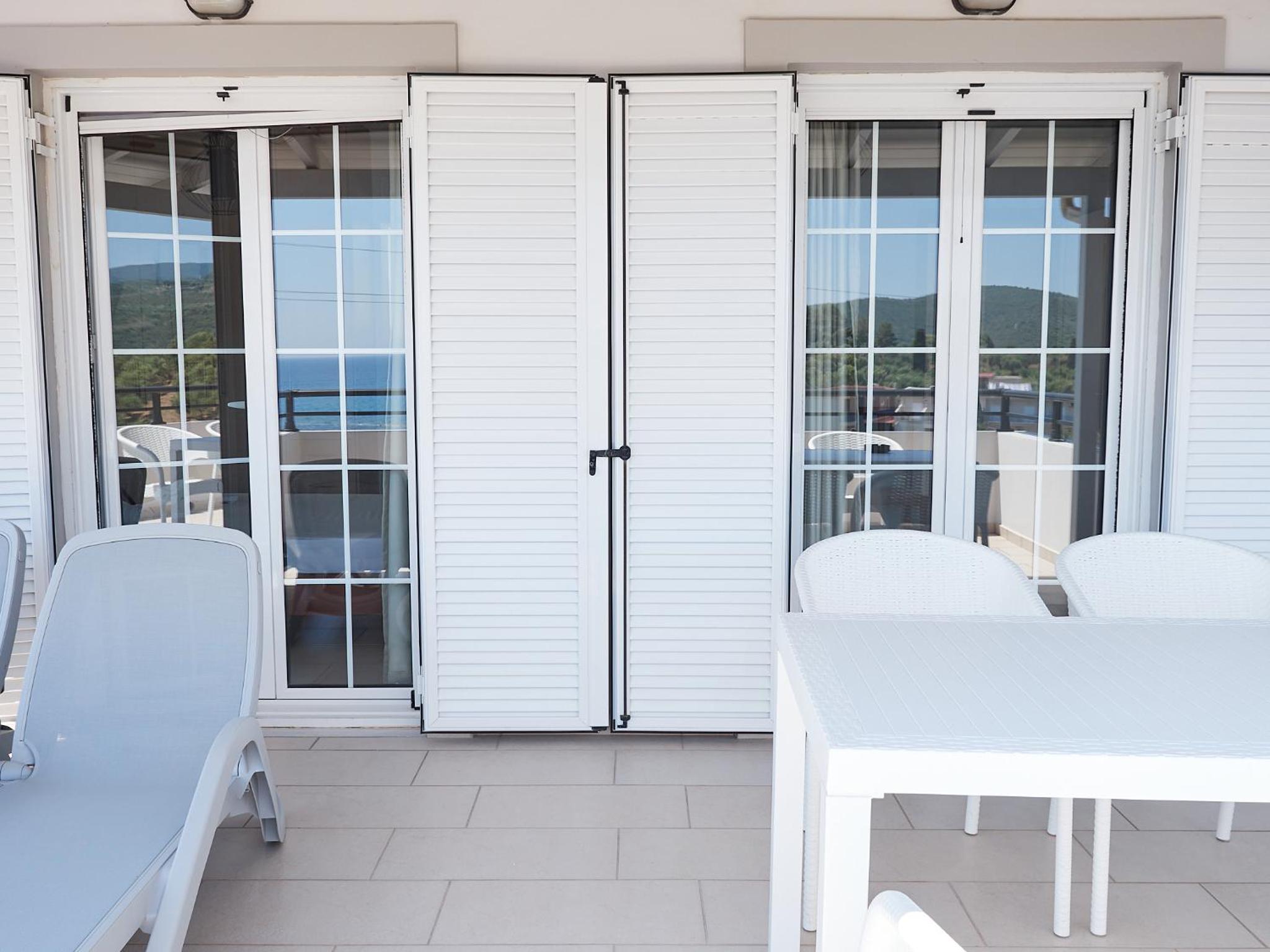 Superior Apartment with Sea View (2 Adults + 2 Children) - Photo 10