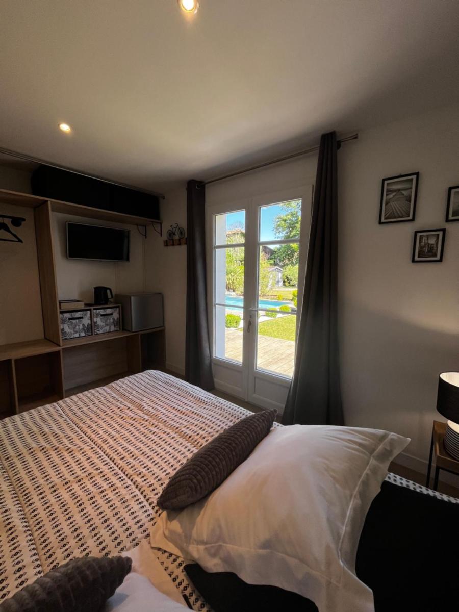 Double Room with Pool View photo 1