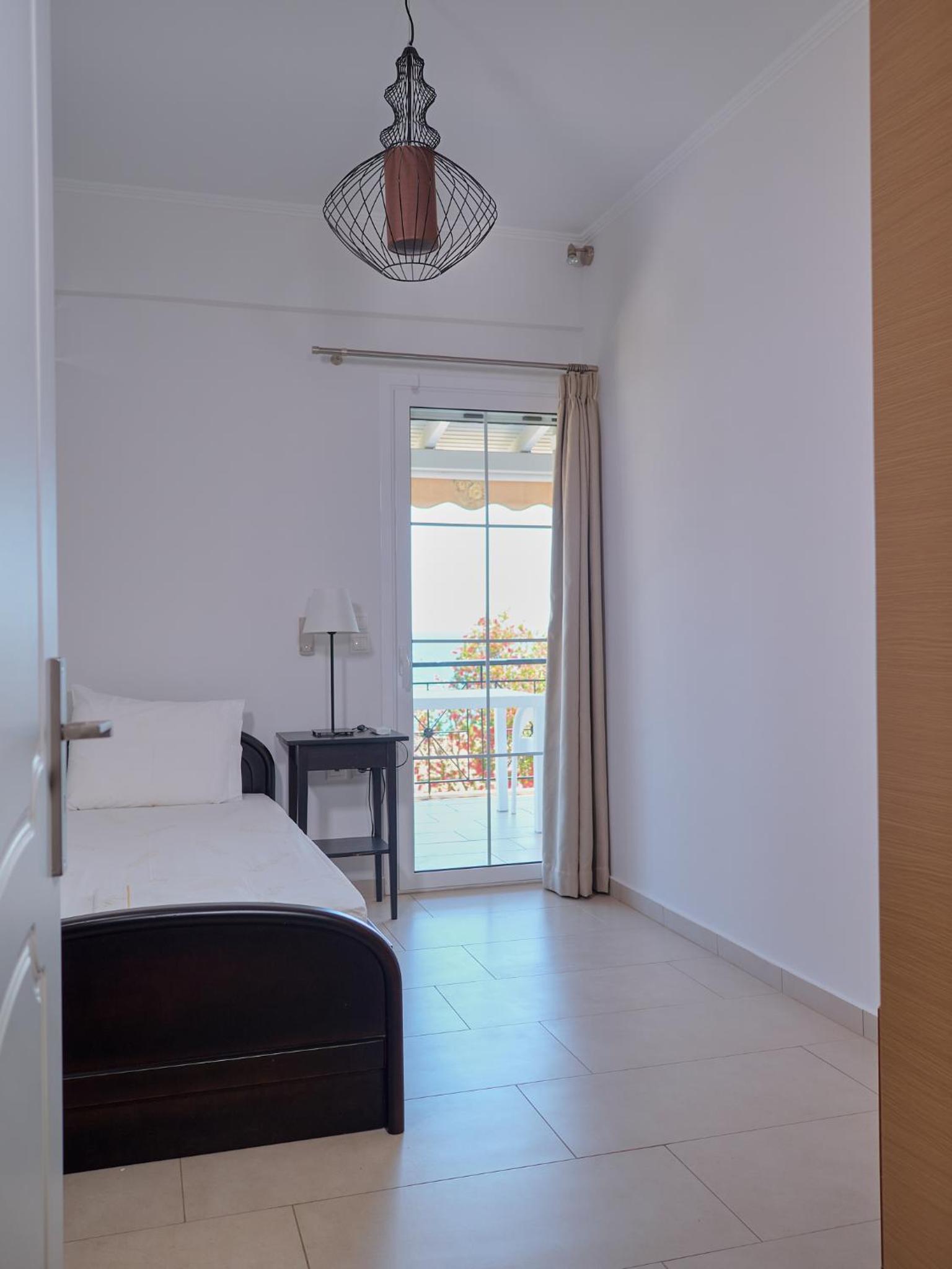 Two-Bedroom Apartment with Sea View (2 Adults + 2 Children) - Photo 14