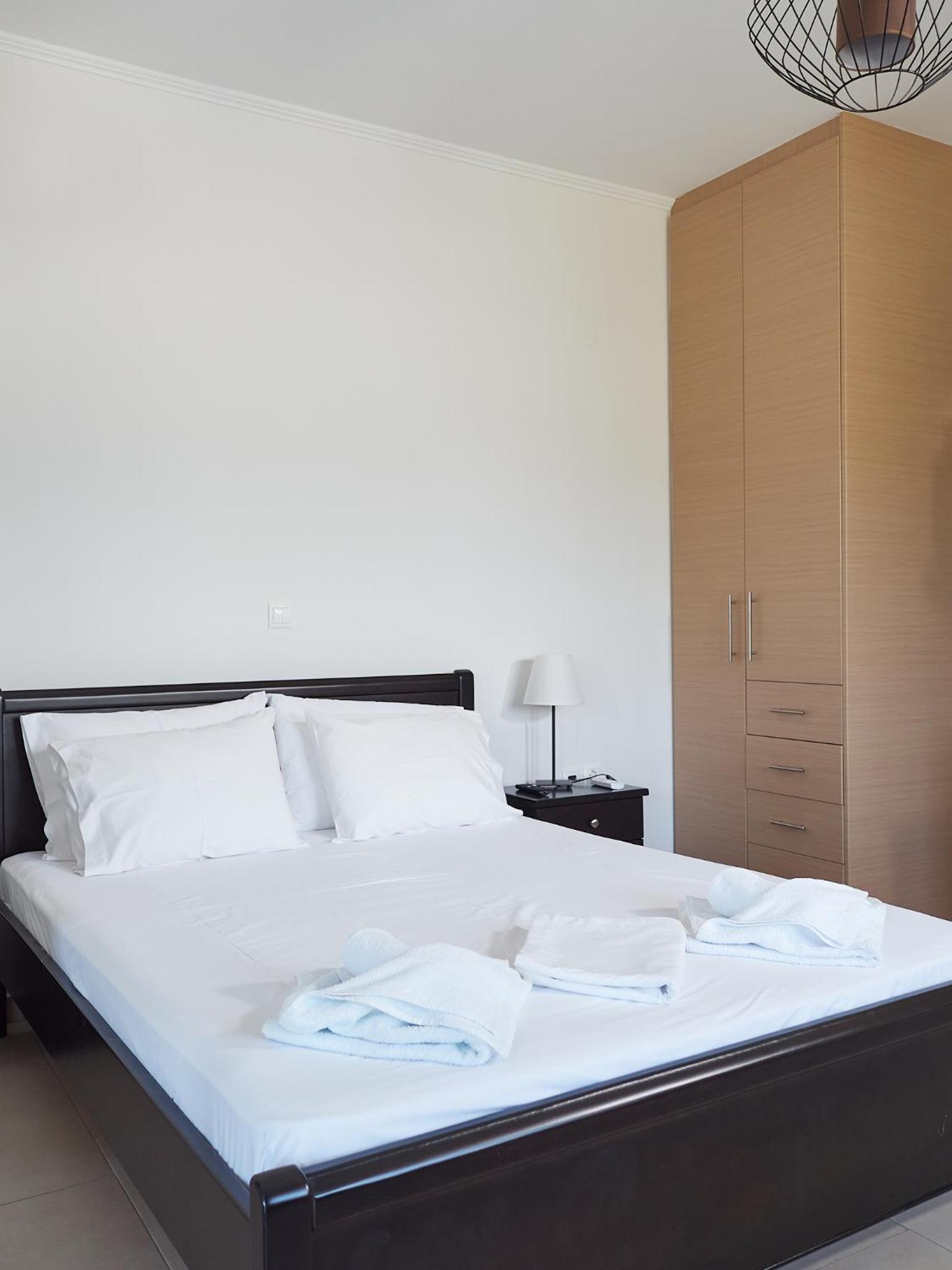 Two-Bedroom Apartment with Sea View (2 Adults + 2 Children) - Photo 9