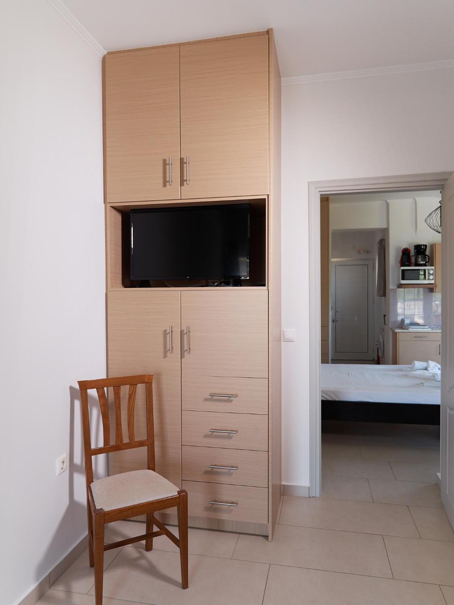 Two-Bedroom Apartment with Sea View (2 Adults + 2 Children) - Photo 13
