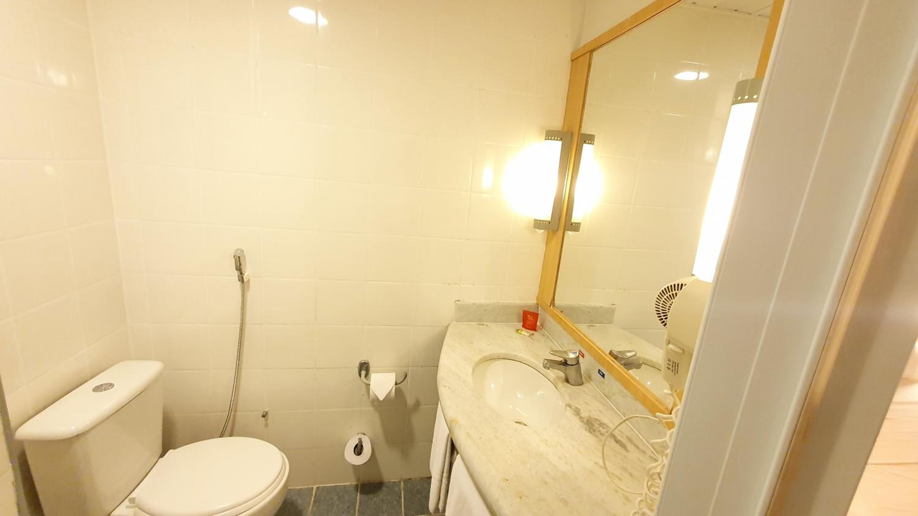 Standard Double Room - Photo 15