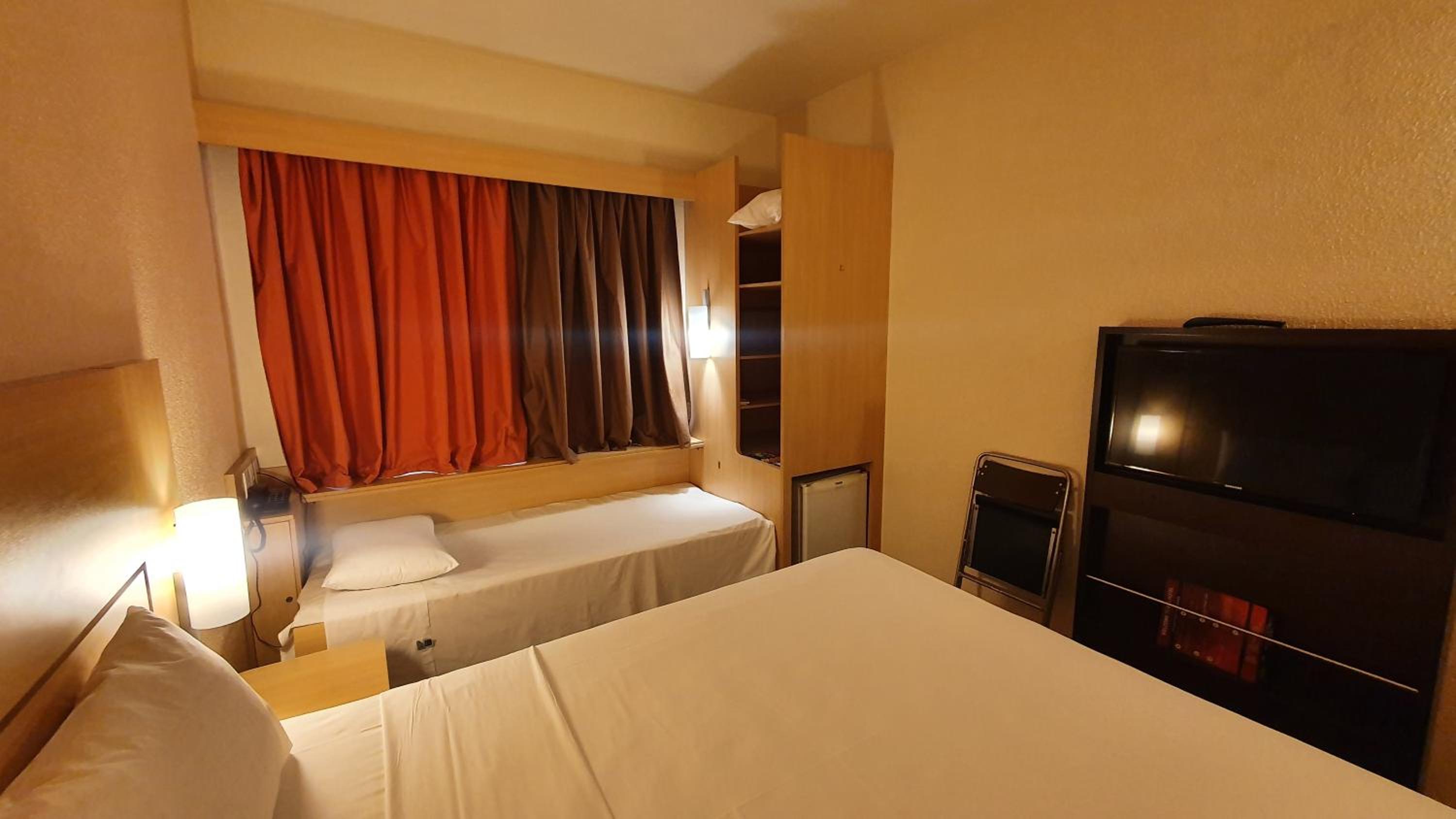 Standard Double Room - Photo 13