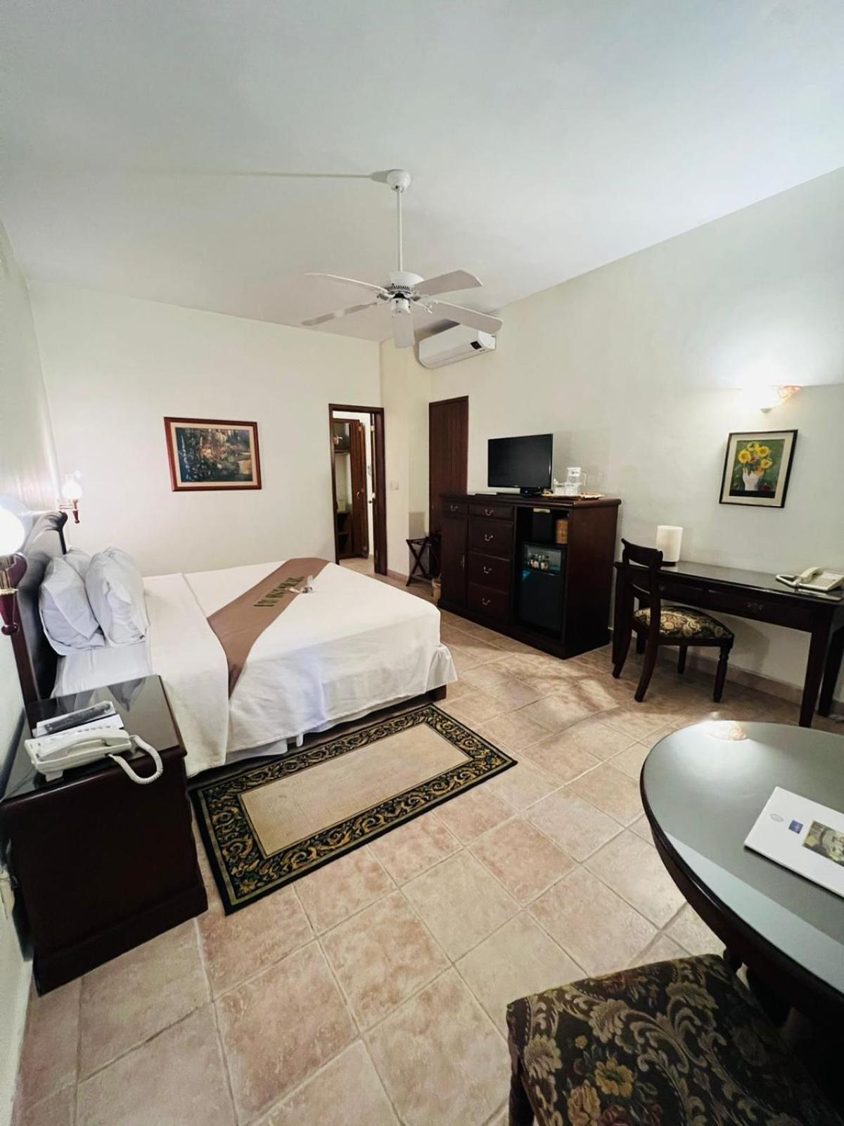 Superior King Room - Photo 1