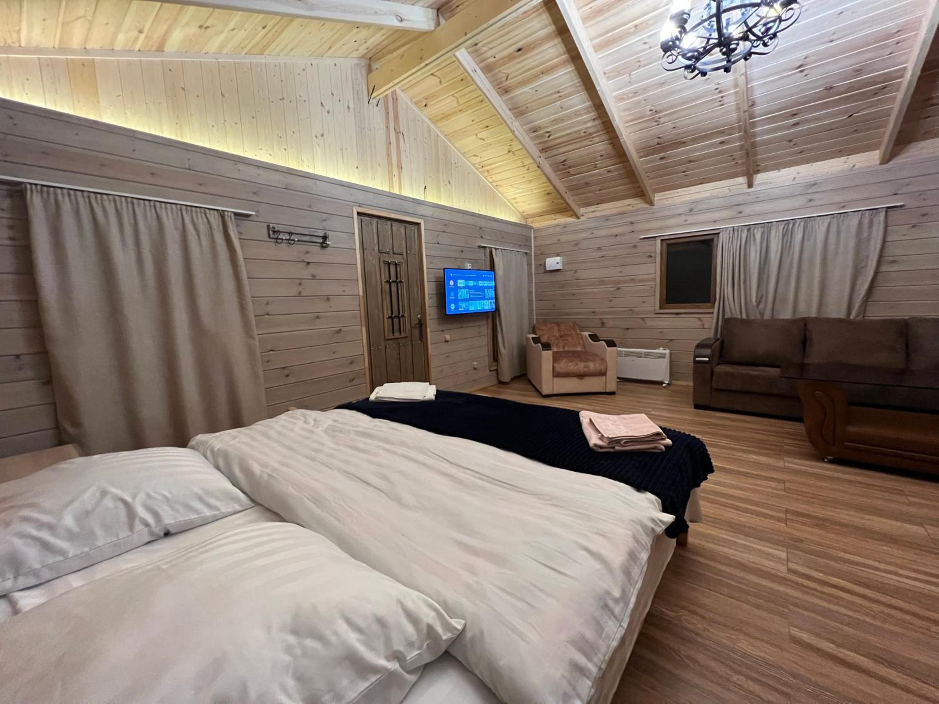 Deluxe Double Room with Shower