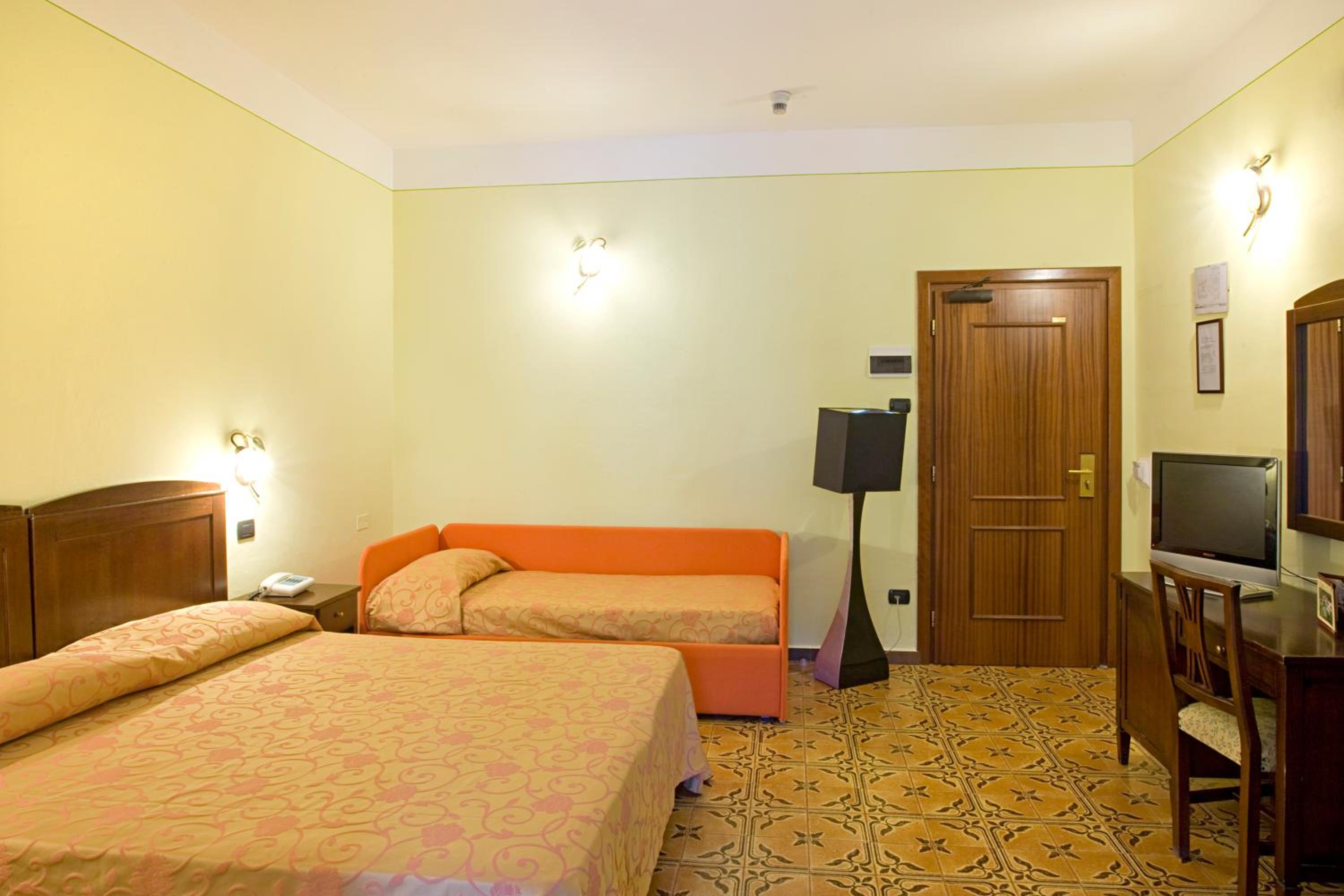 Triple Room photo 3