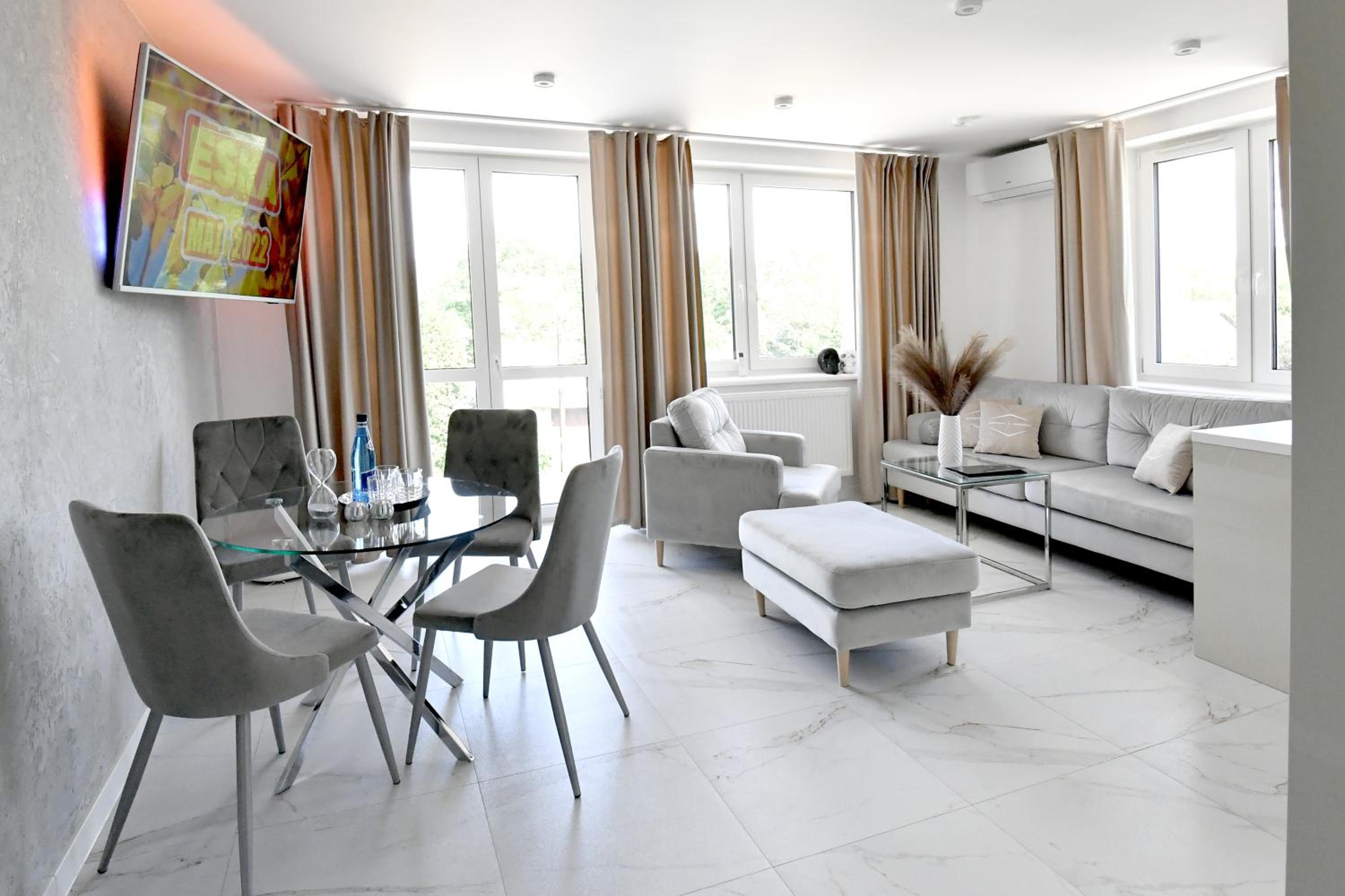 Deluxe Apartment - Photo 2