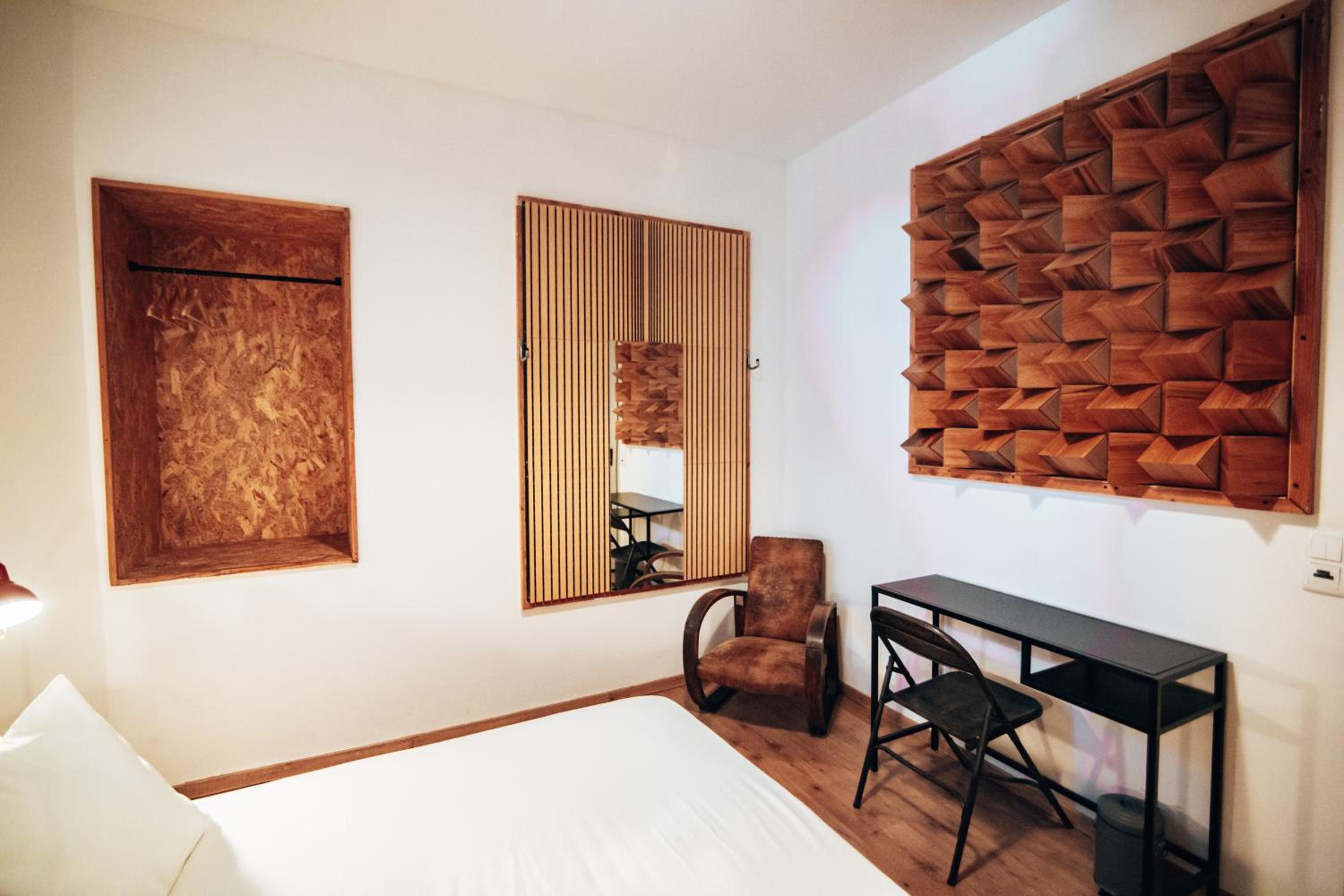 Double Room with Shared Bathroom photo 2