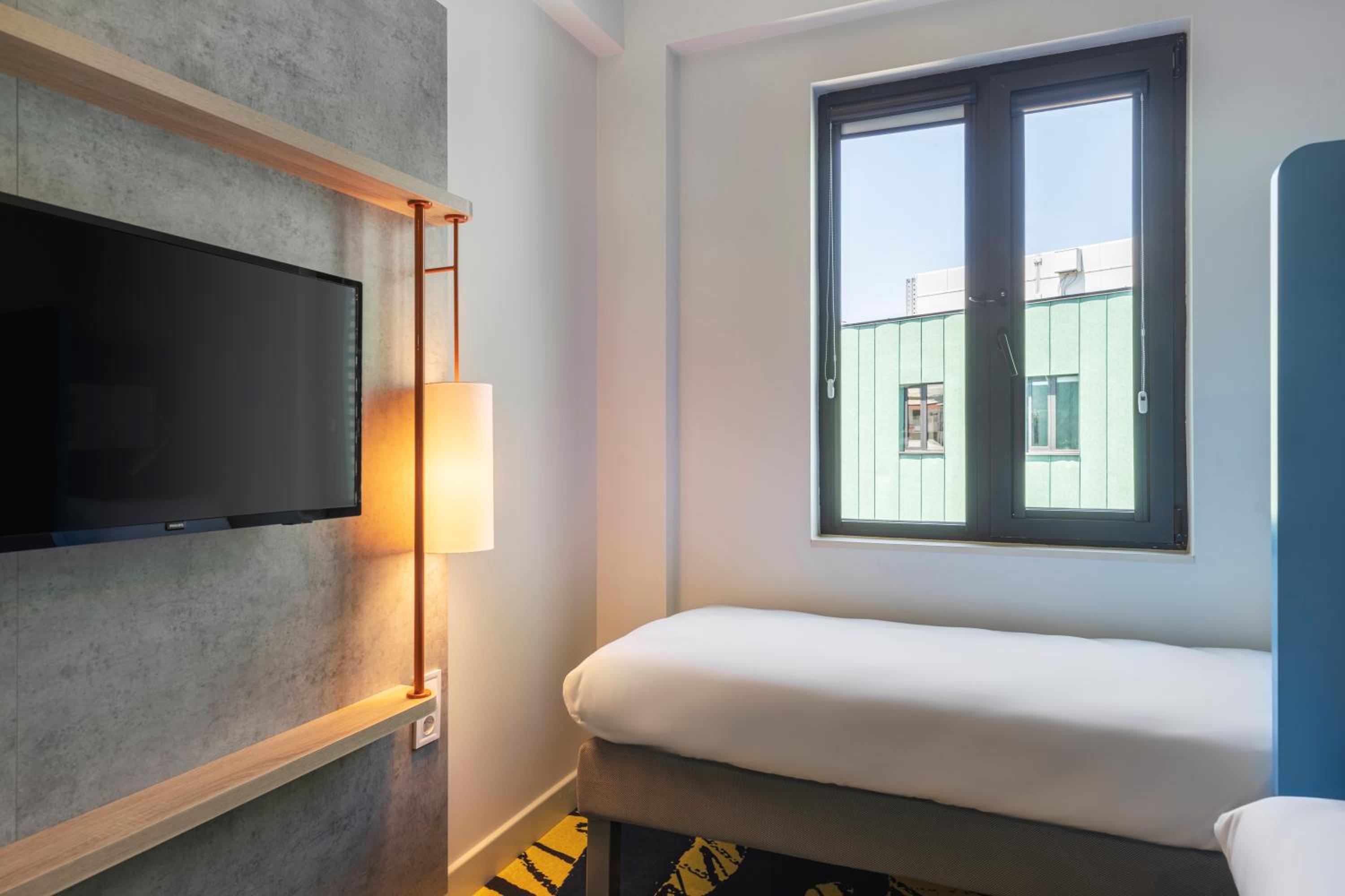 Standard Twin Room - Photo 1