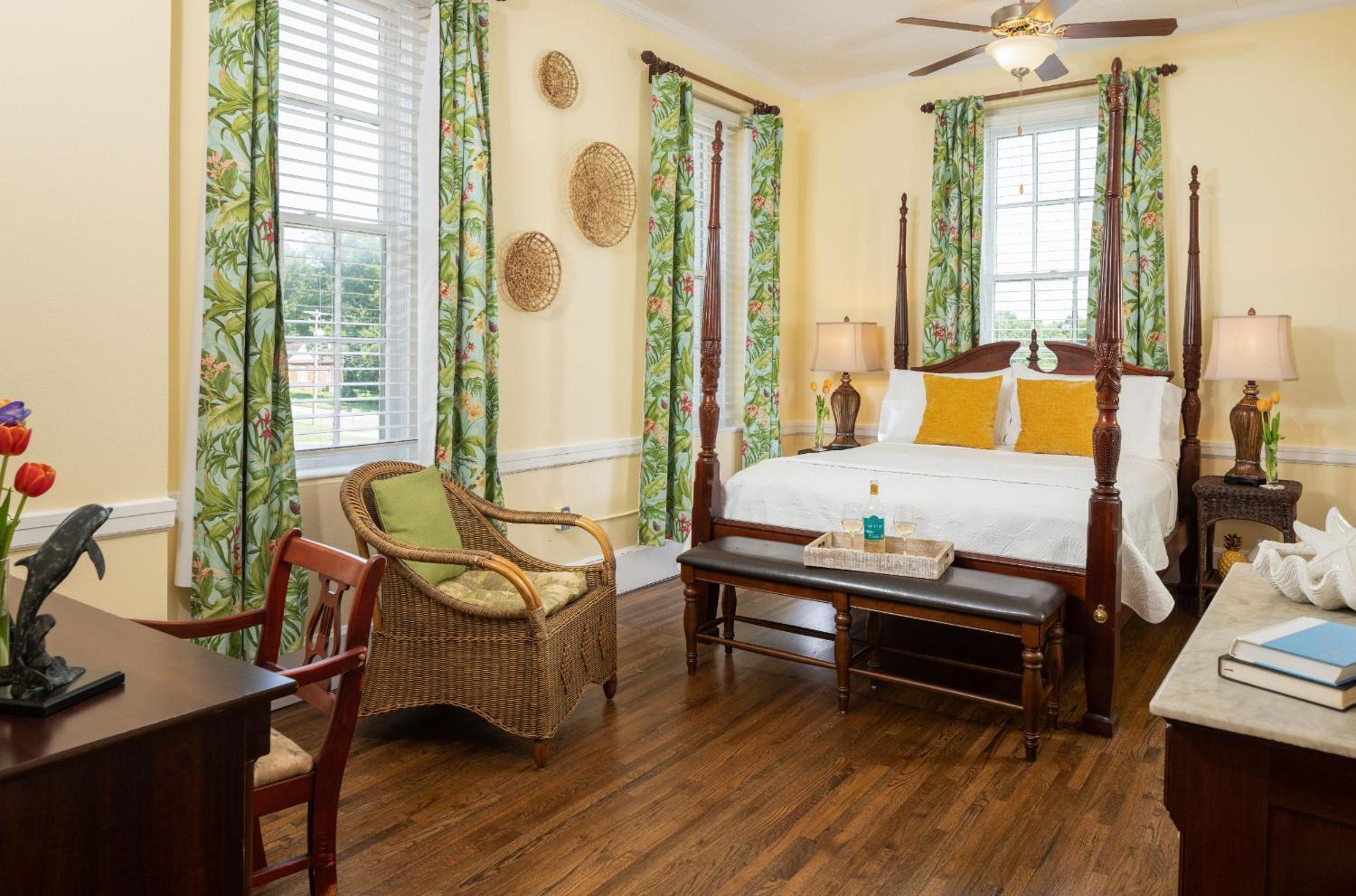 Standard Queen Room