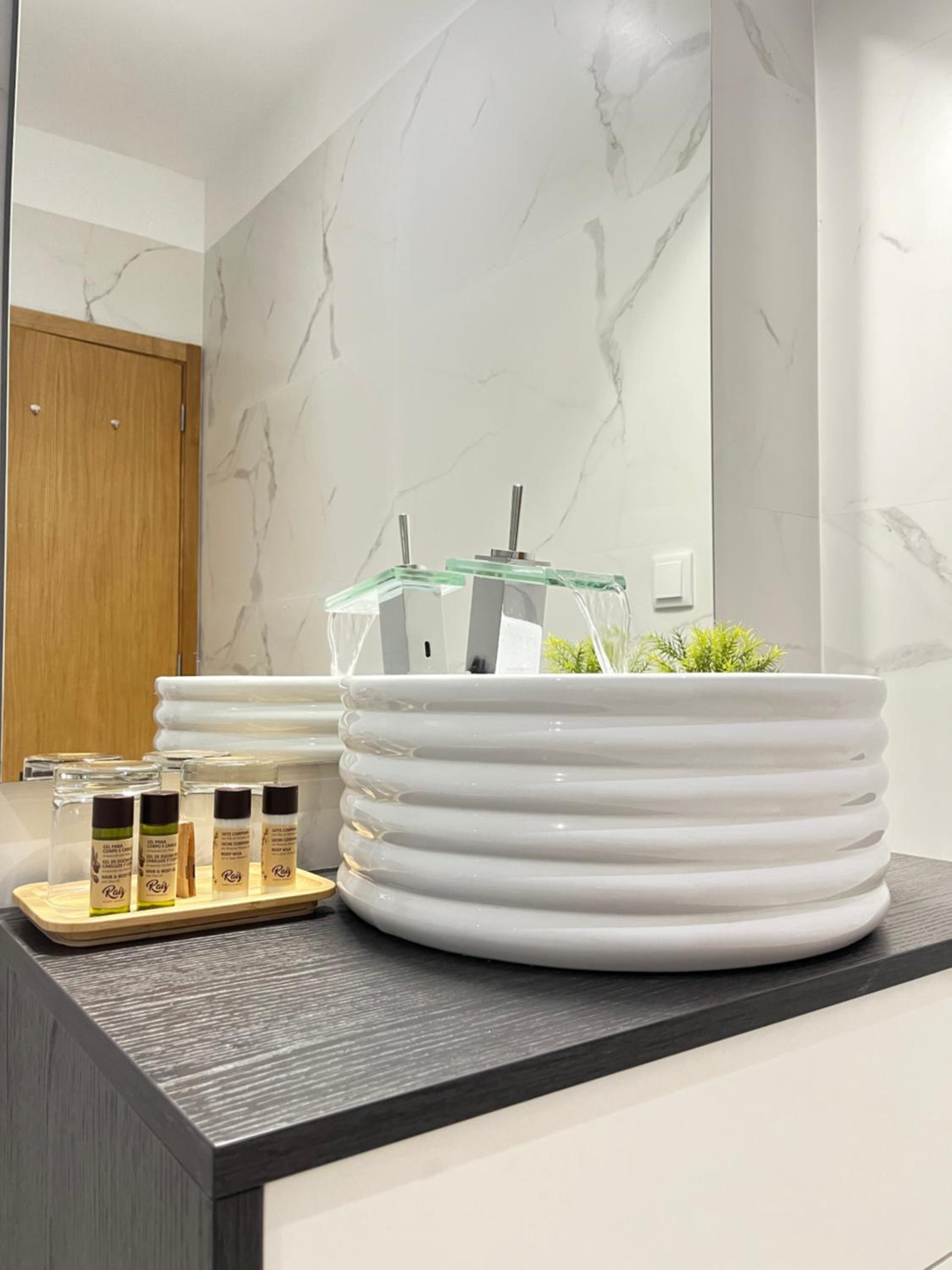 Double Room with Spa Bath - Photo 8