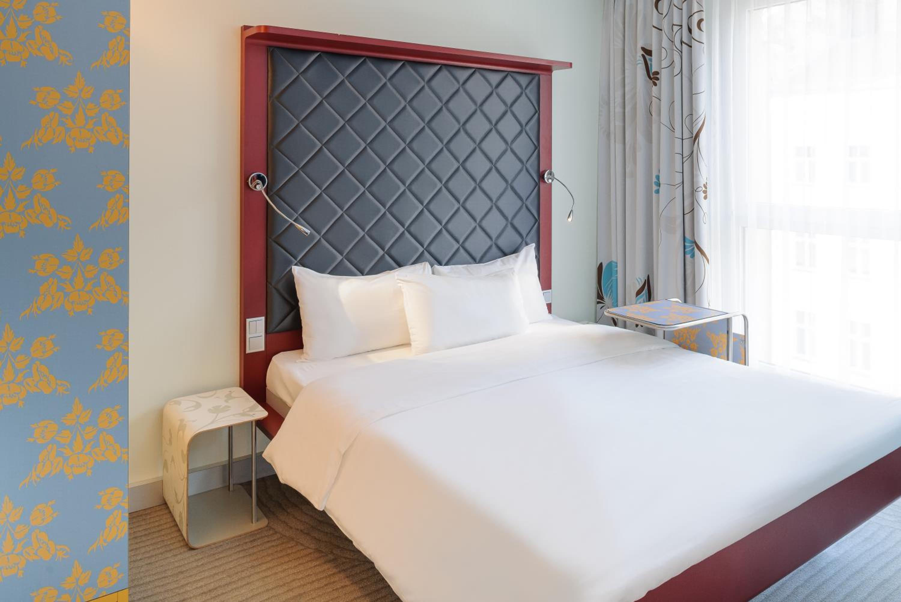Standard Double Room - Photo 9