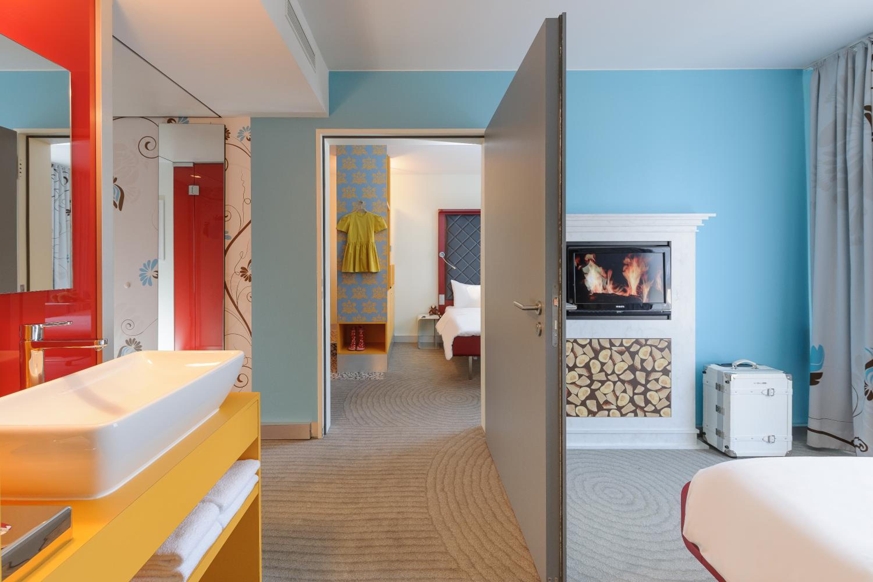 Family Suite - Two Connecting Rooms - Photo 5