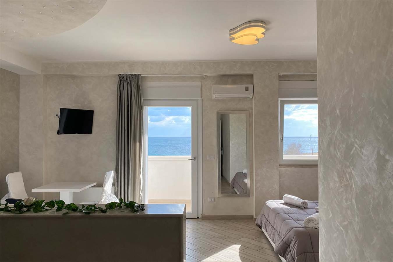 Suite with Spa Bath - Photo 11