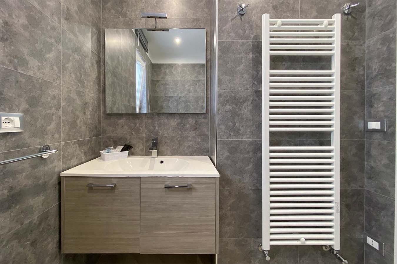 Suite with Spa Bath - Photo 8