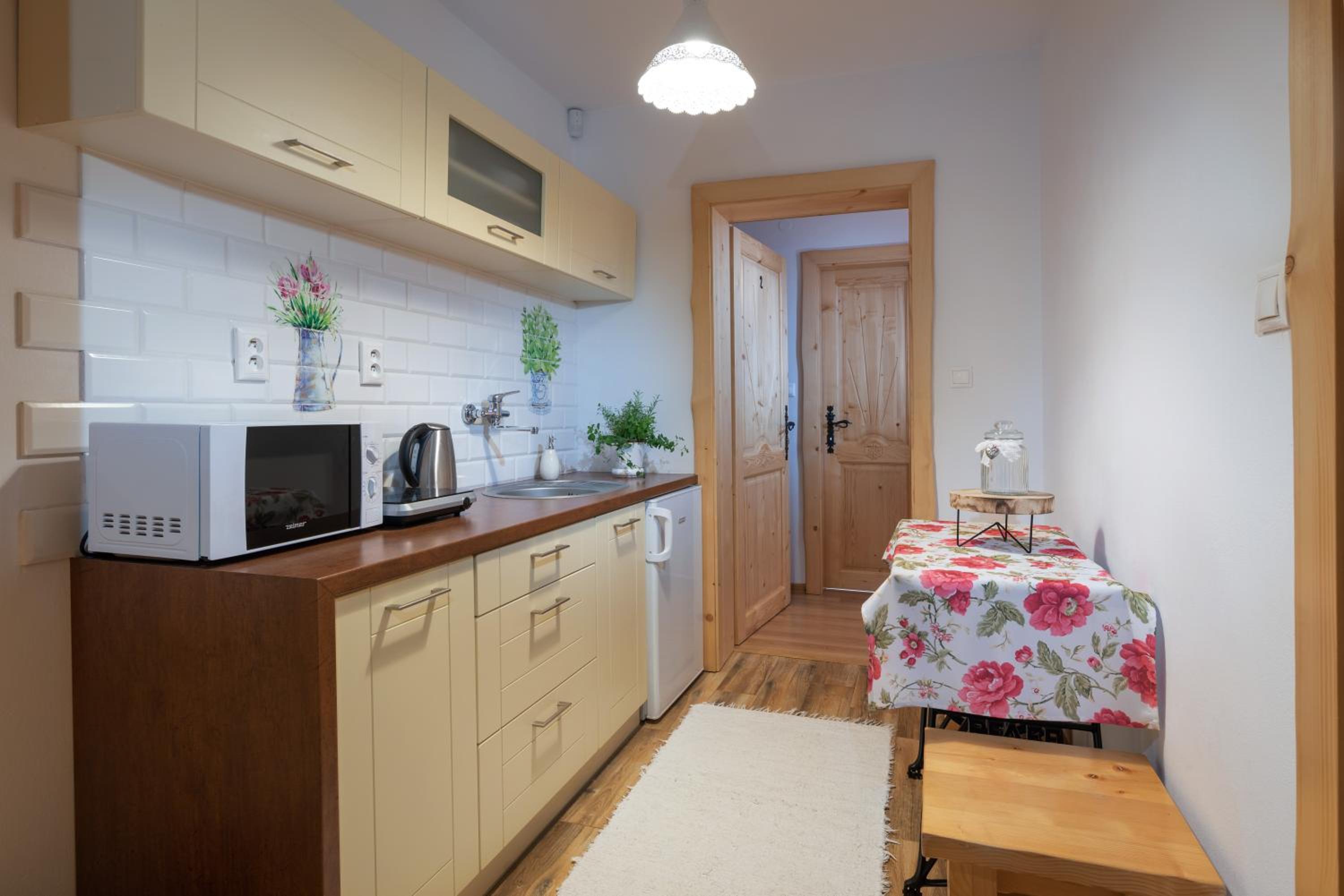 Deluxe Double Room with Shower - Photo 4