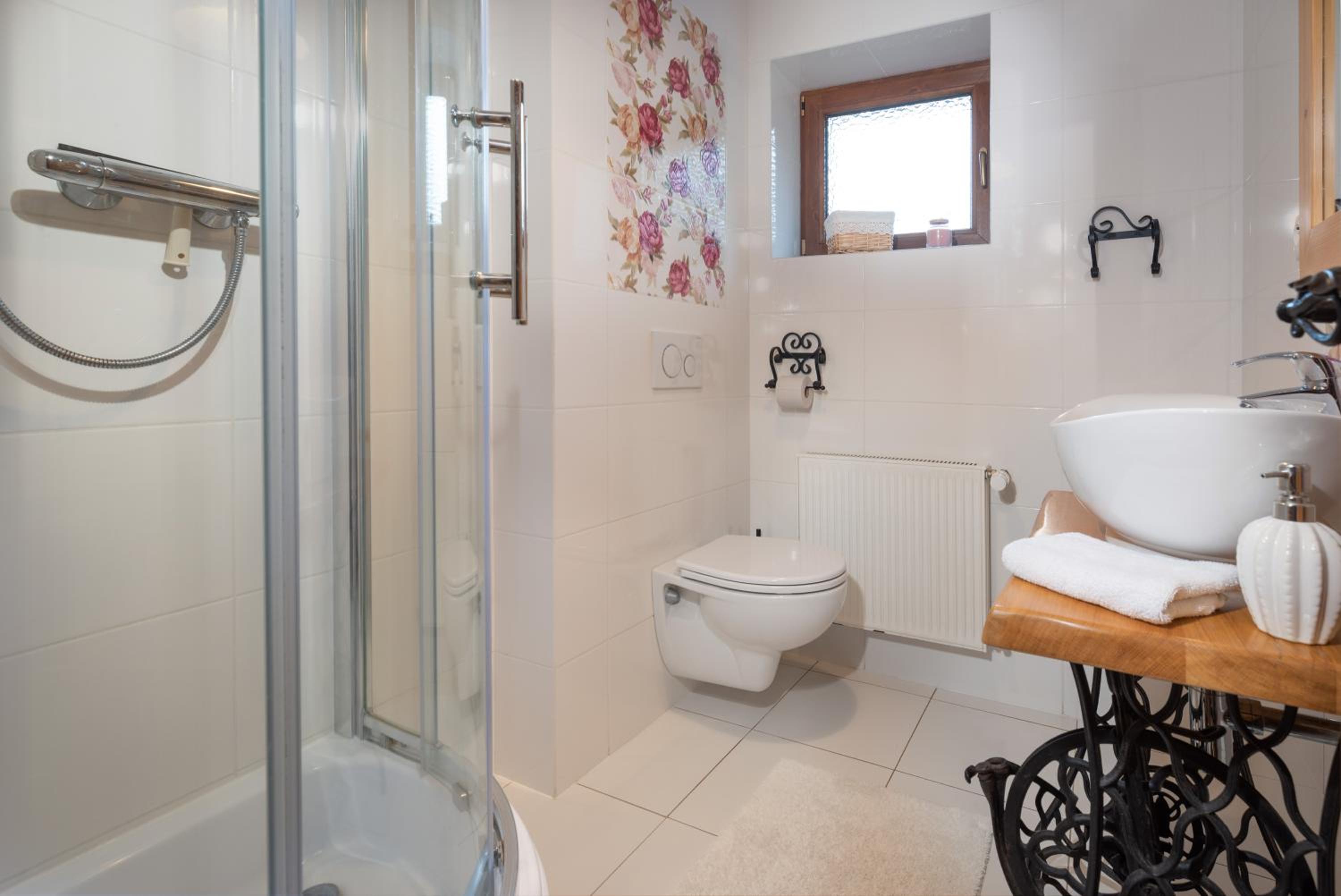 Deluxe Double Room with Shower - Photo 6