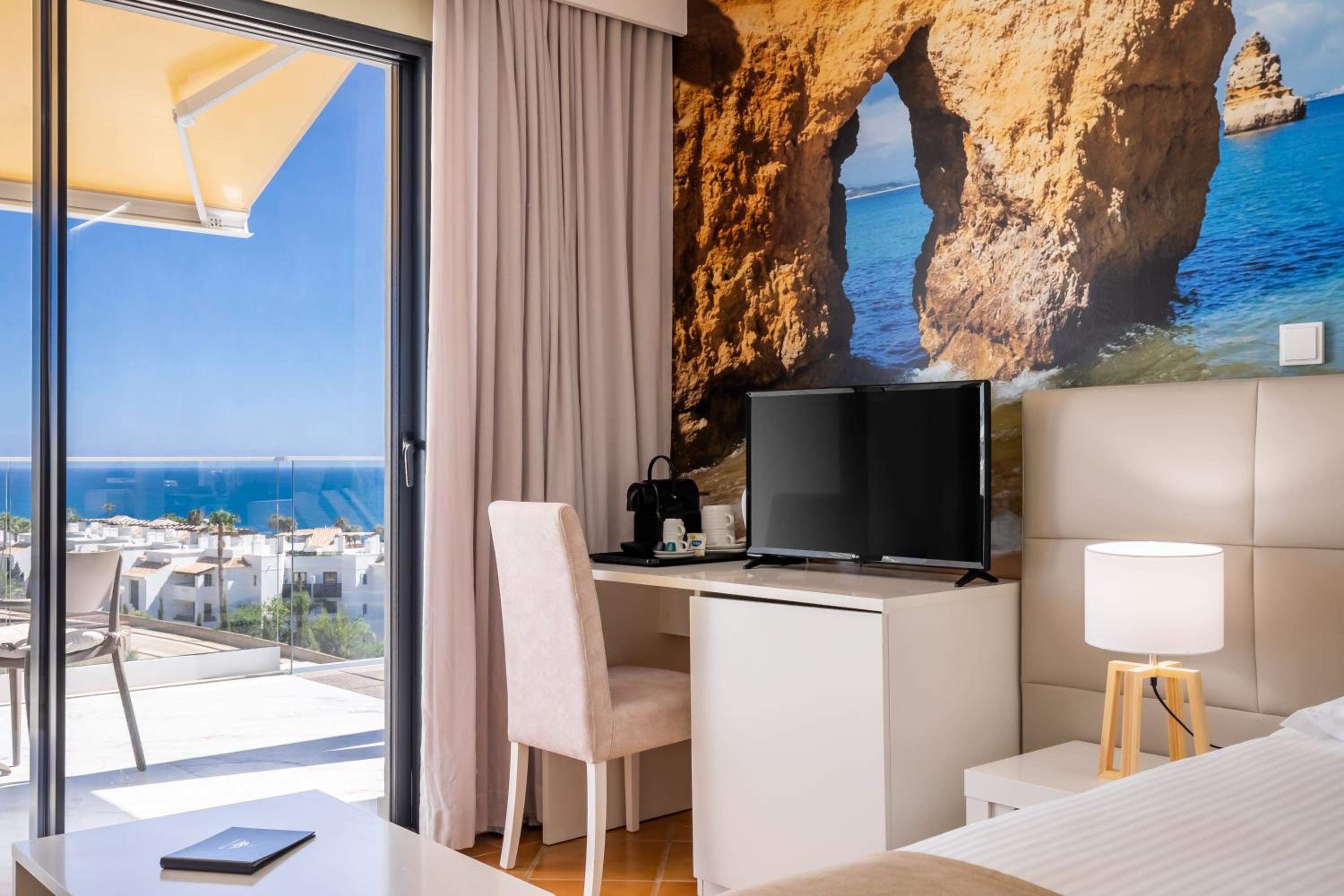 Premium Double Room with Hot Tub and Sea View - Photo 7