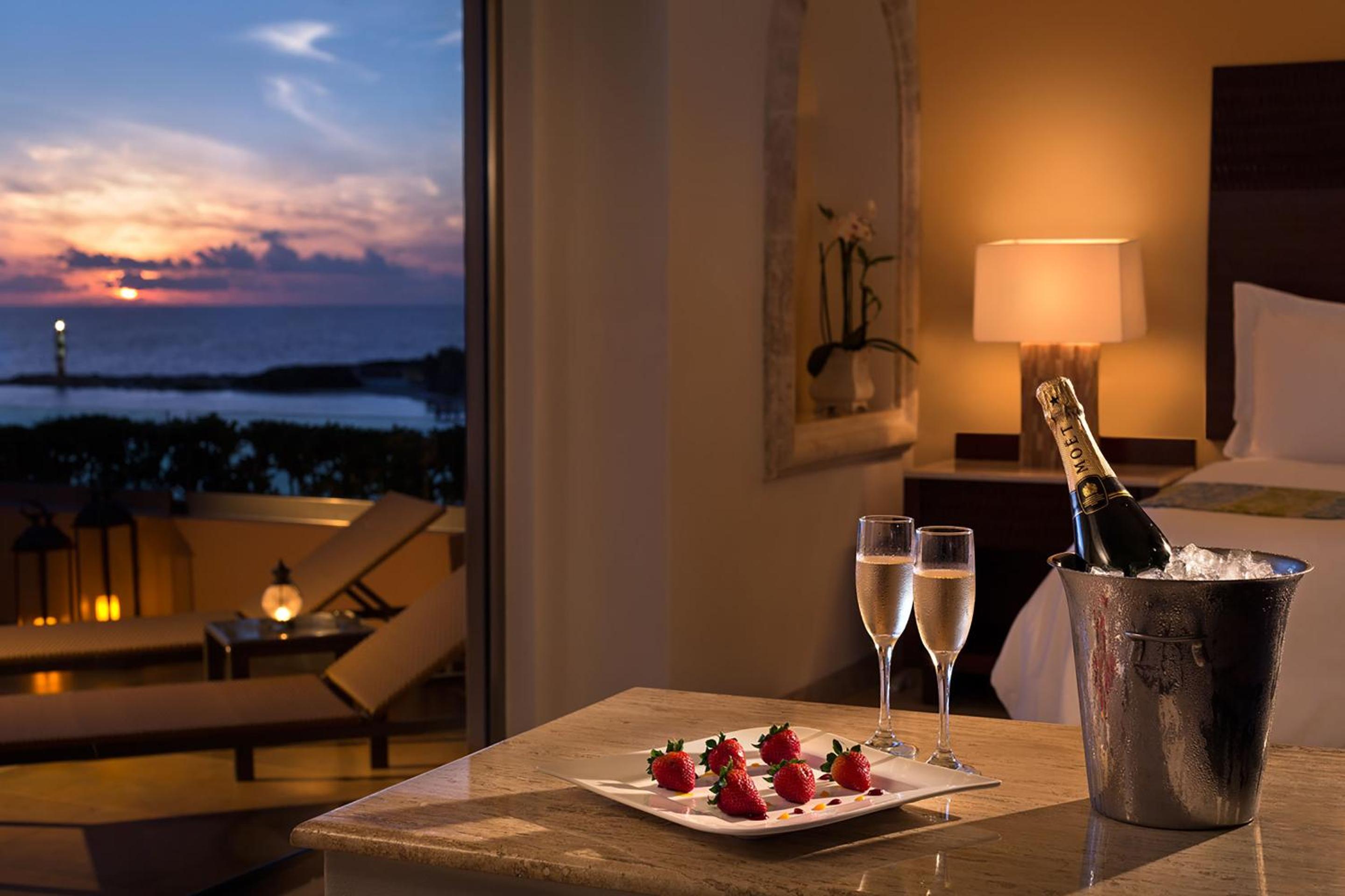 Infinite Ocean Front Honeymoon Master Suite thumbnail 6