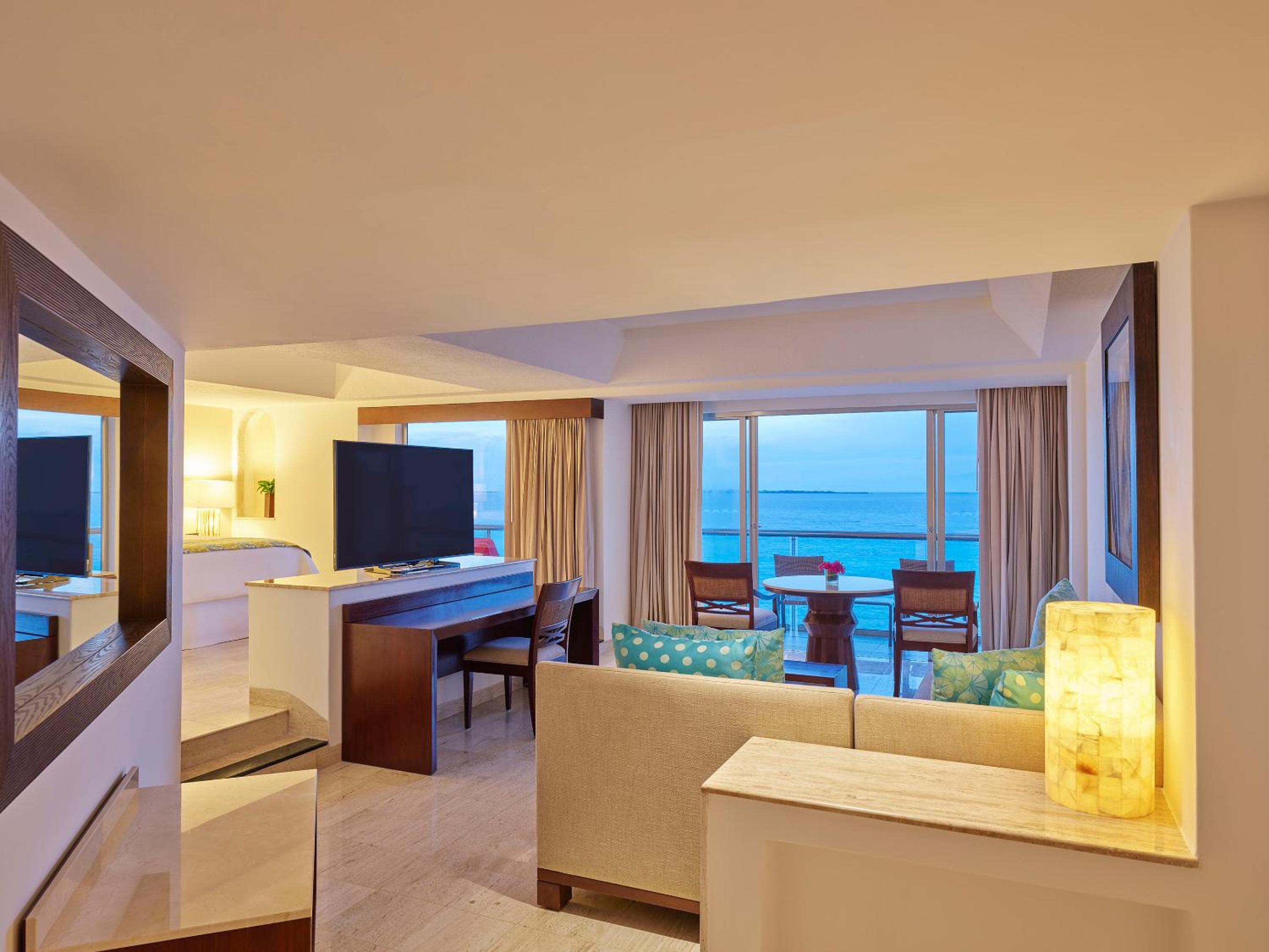 Infinite Ocean Front Two Bedroom Family Suite thumbnail 6