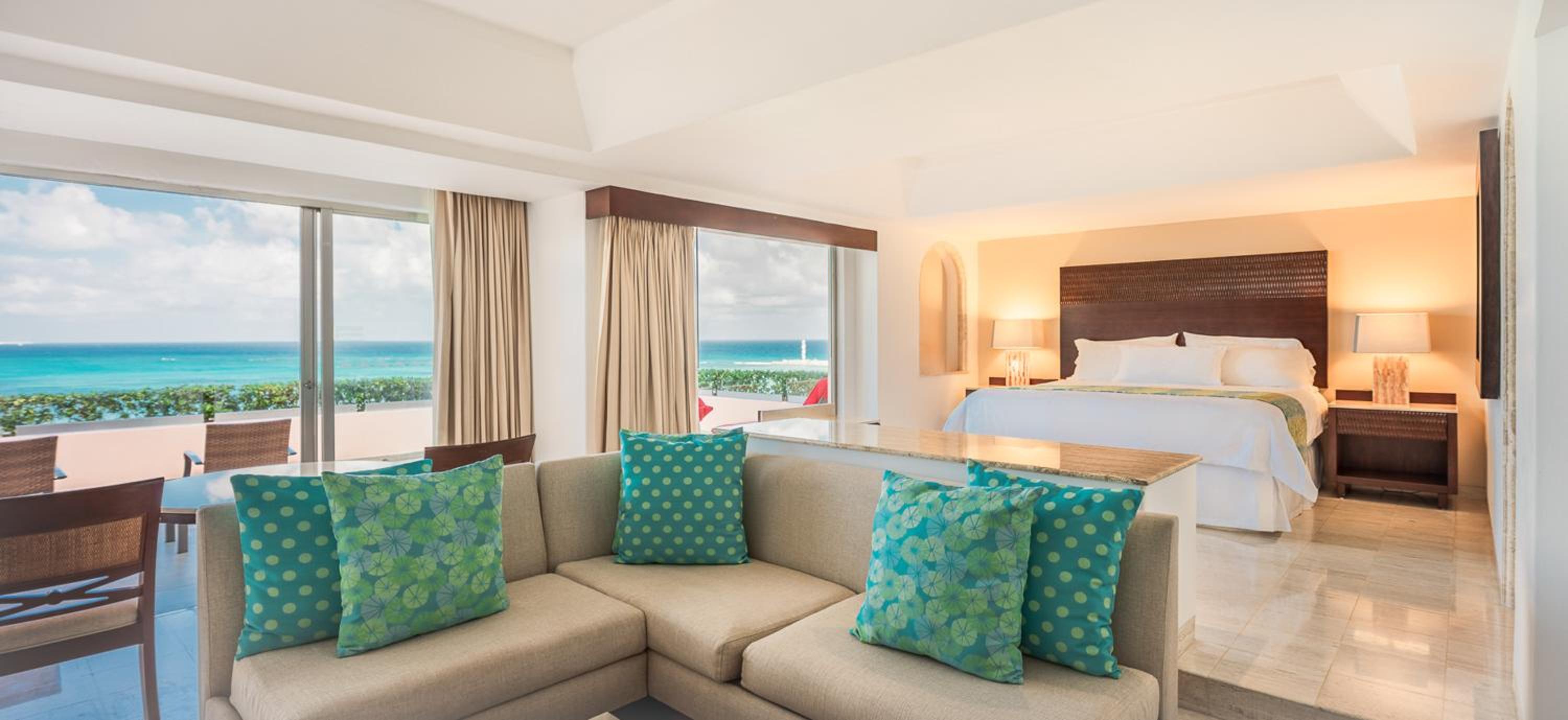 Infinite Ocean Front Honeymoon Master Suite thumbnail 5