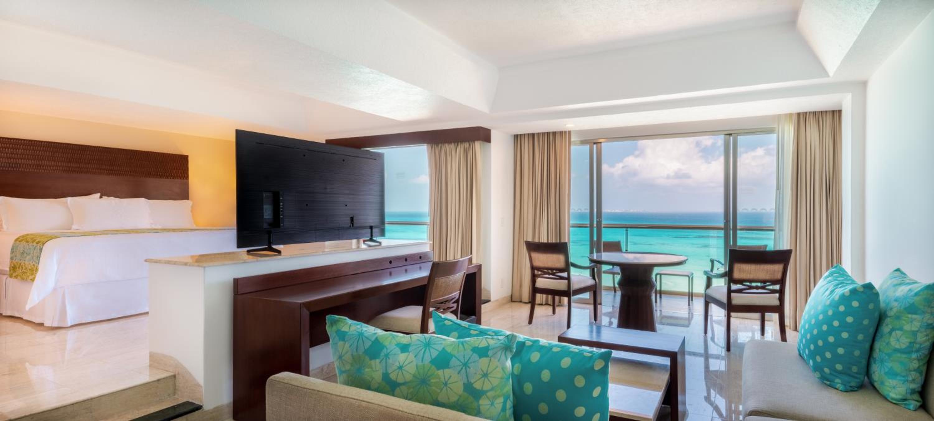Infinite Ocean Front One Bedroom Master Suite thumbnail 6