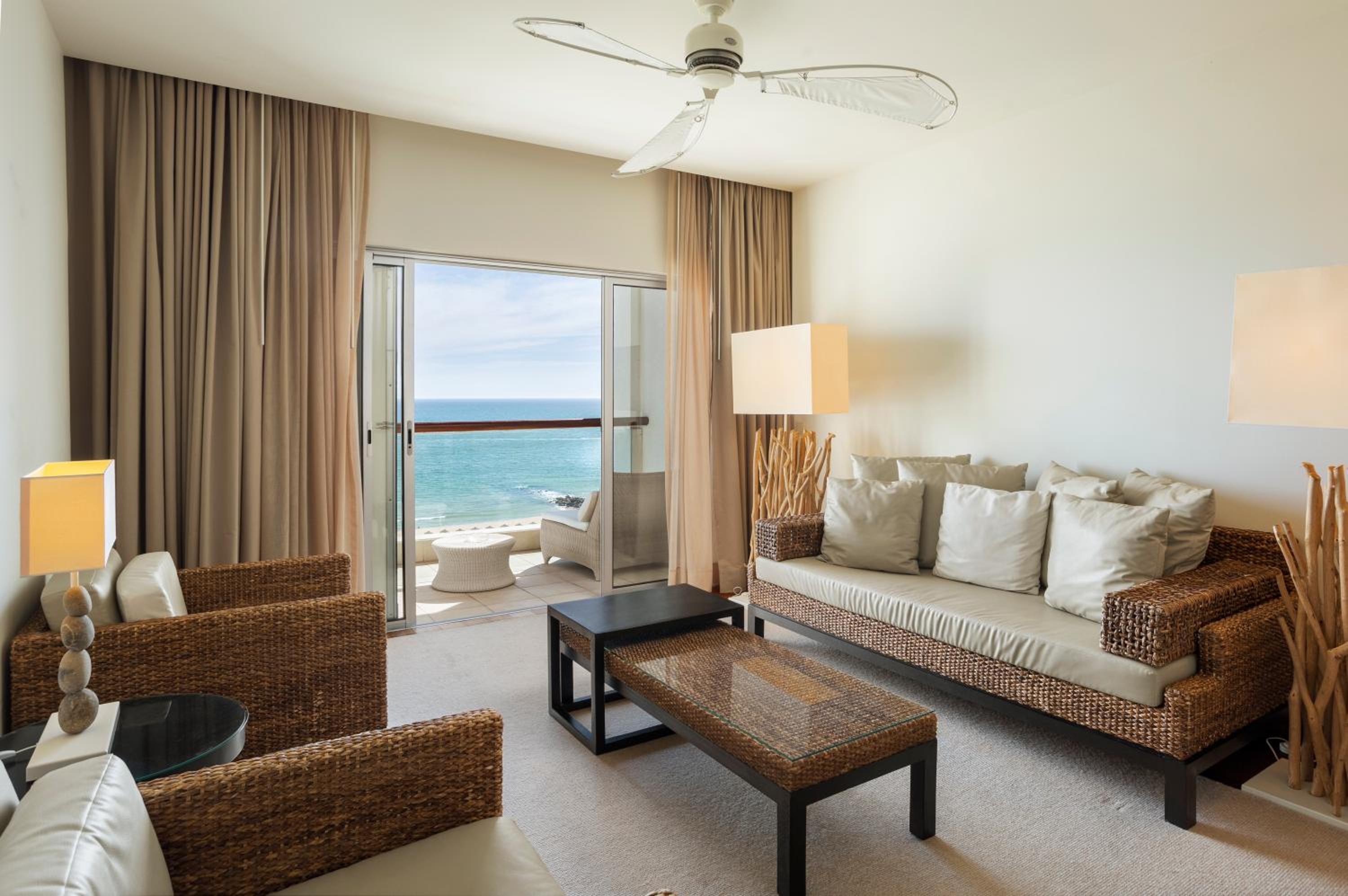 Twin Junior Suite with Sea View - Mid Floor - Photo 8