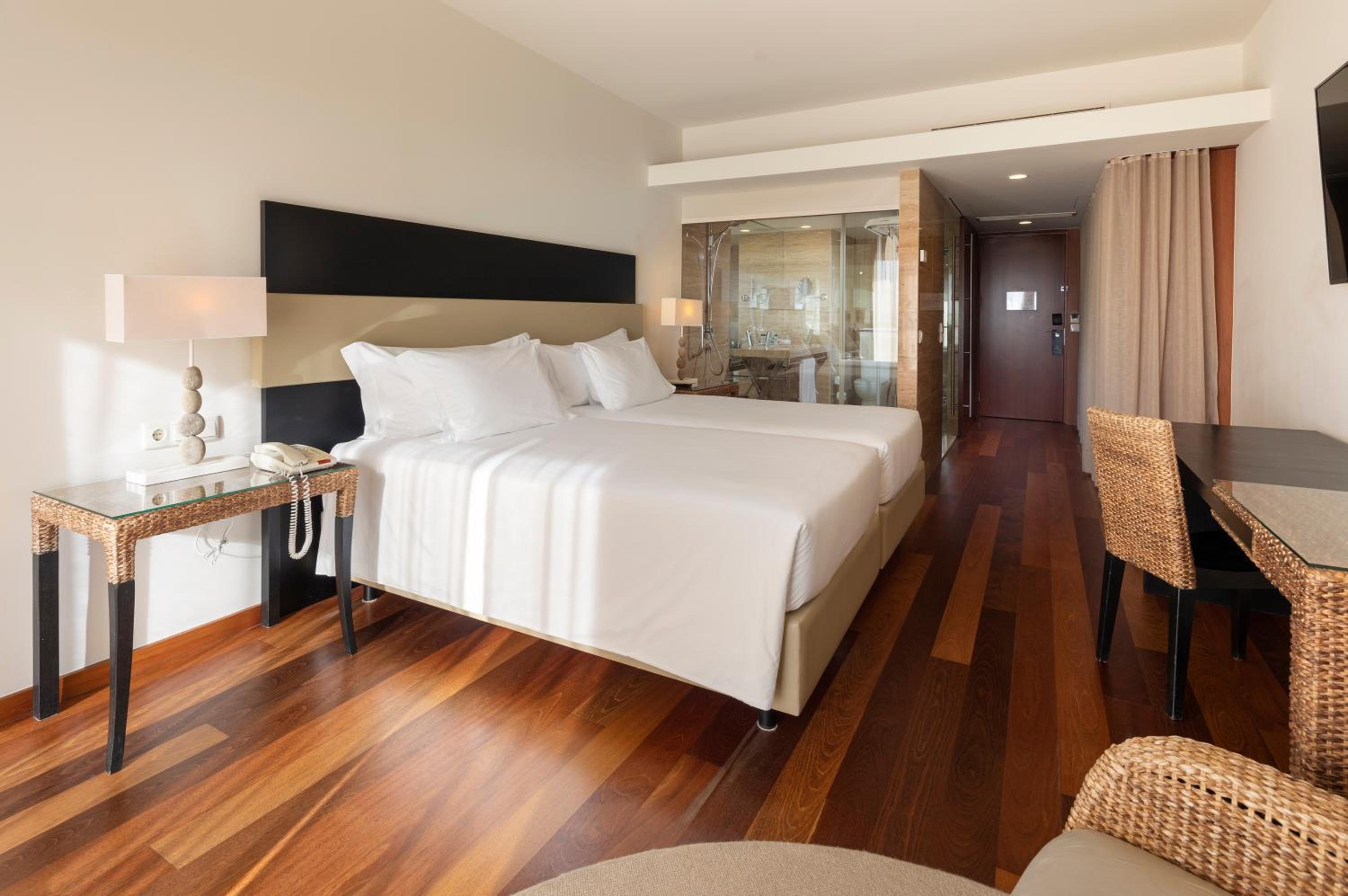 Standard Double or Twin Room with Quarteira View - Mid floor - Photo 1