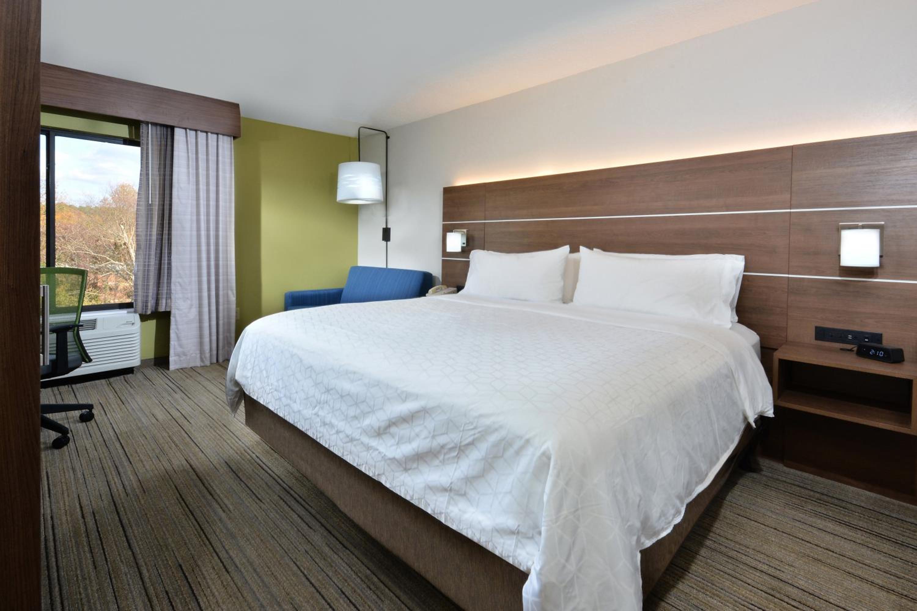 Standard King Room - Photo 3