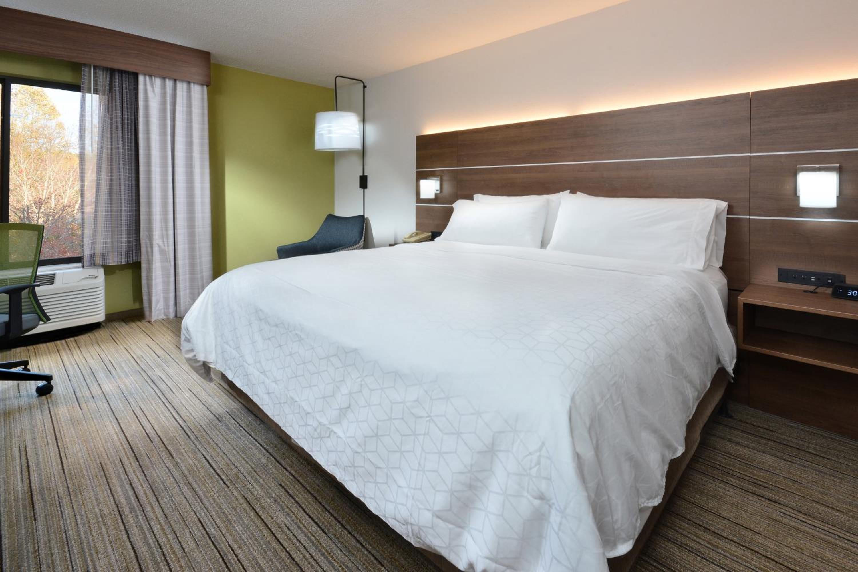 Standard King Room - Photo 2