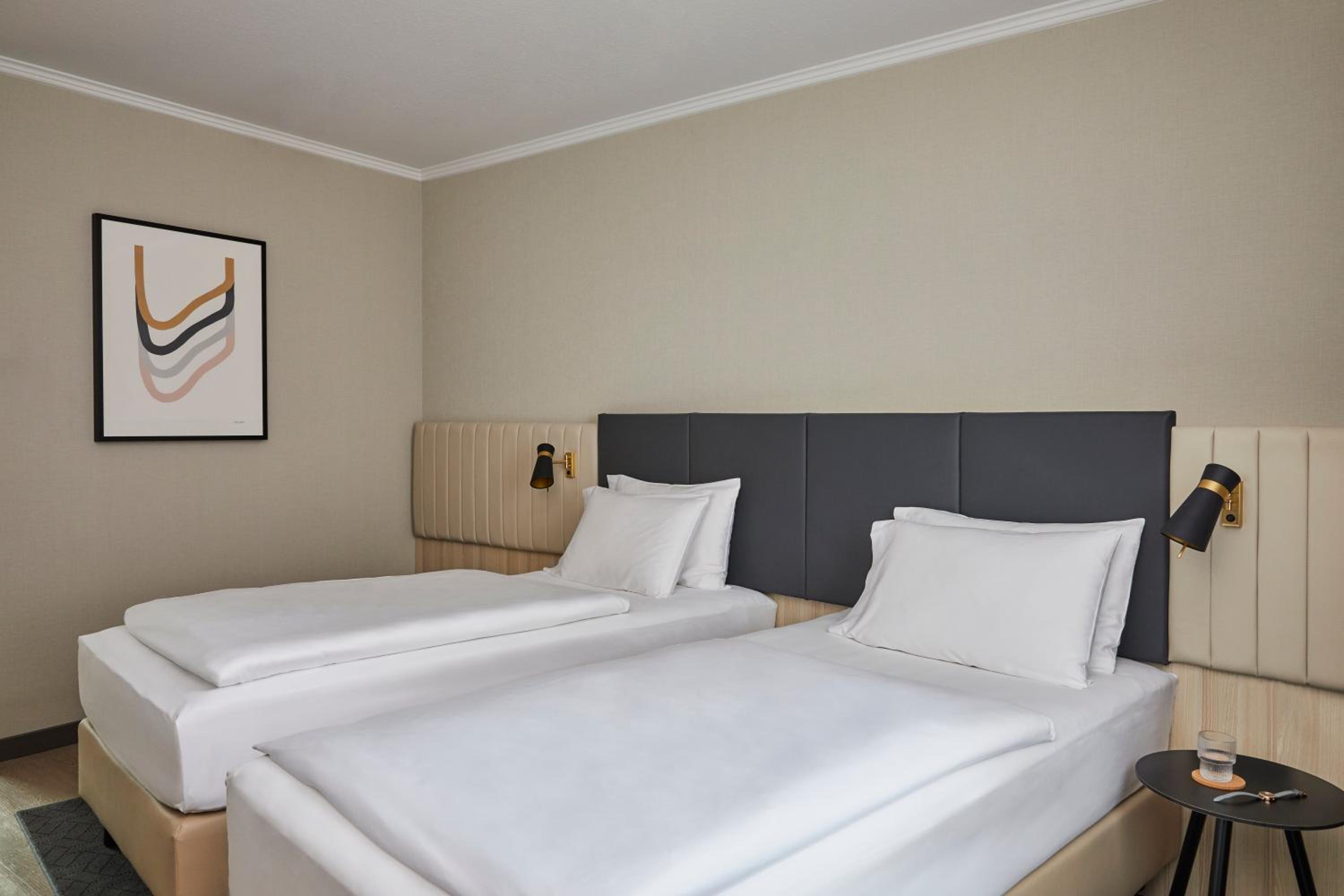 Standard Room with Two Single Beds - Photo 1