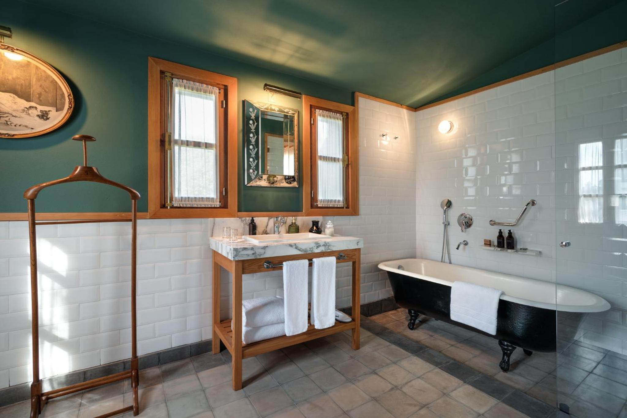 Superior King Suite photo 2