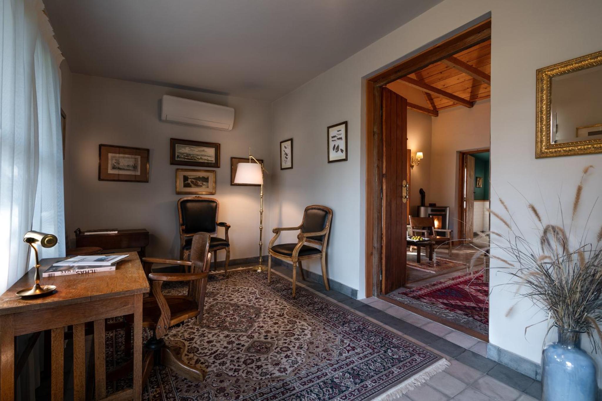 Superior King Suite photo 3