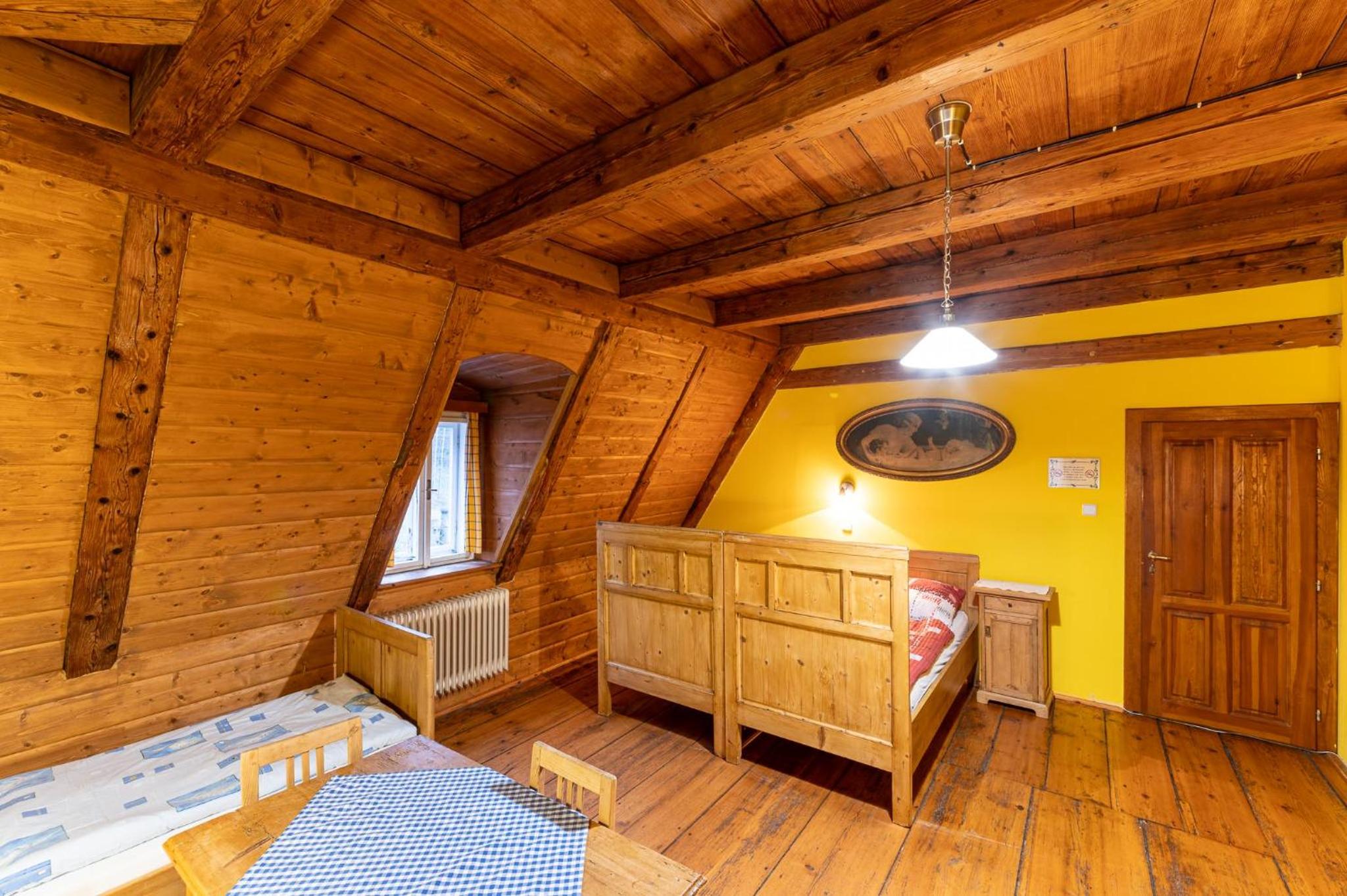 Economy Quadruple Room with Shared Bathroom photo 2