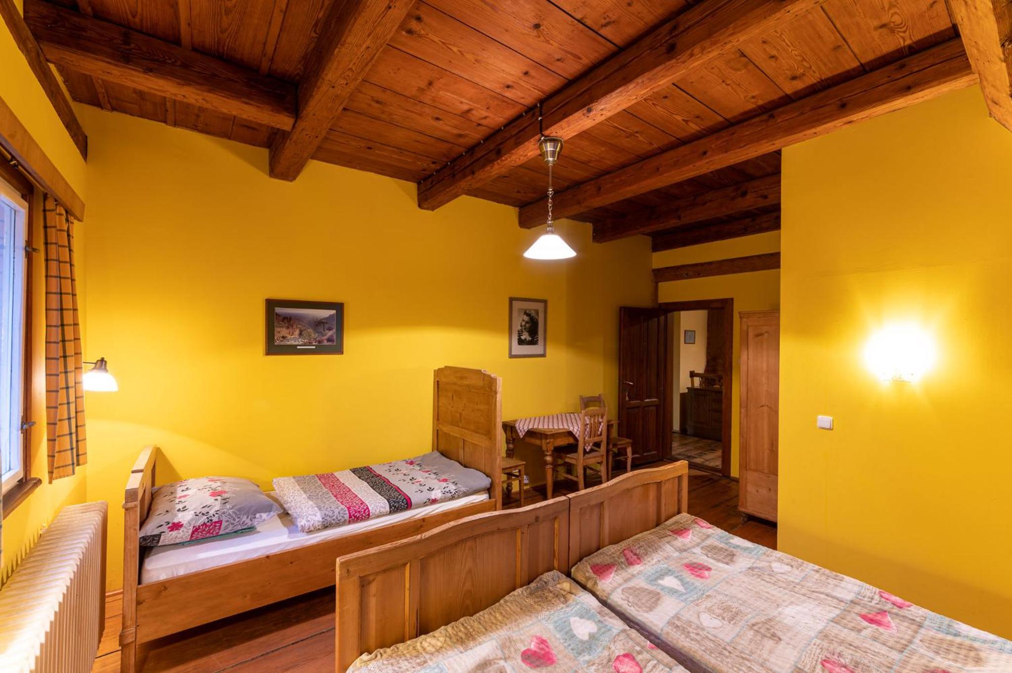 Economy Triple Room with Shared Bathroom photo 3