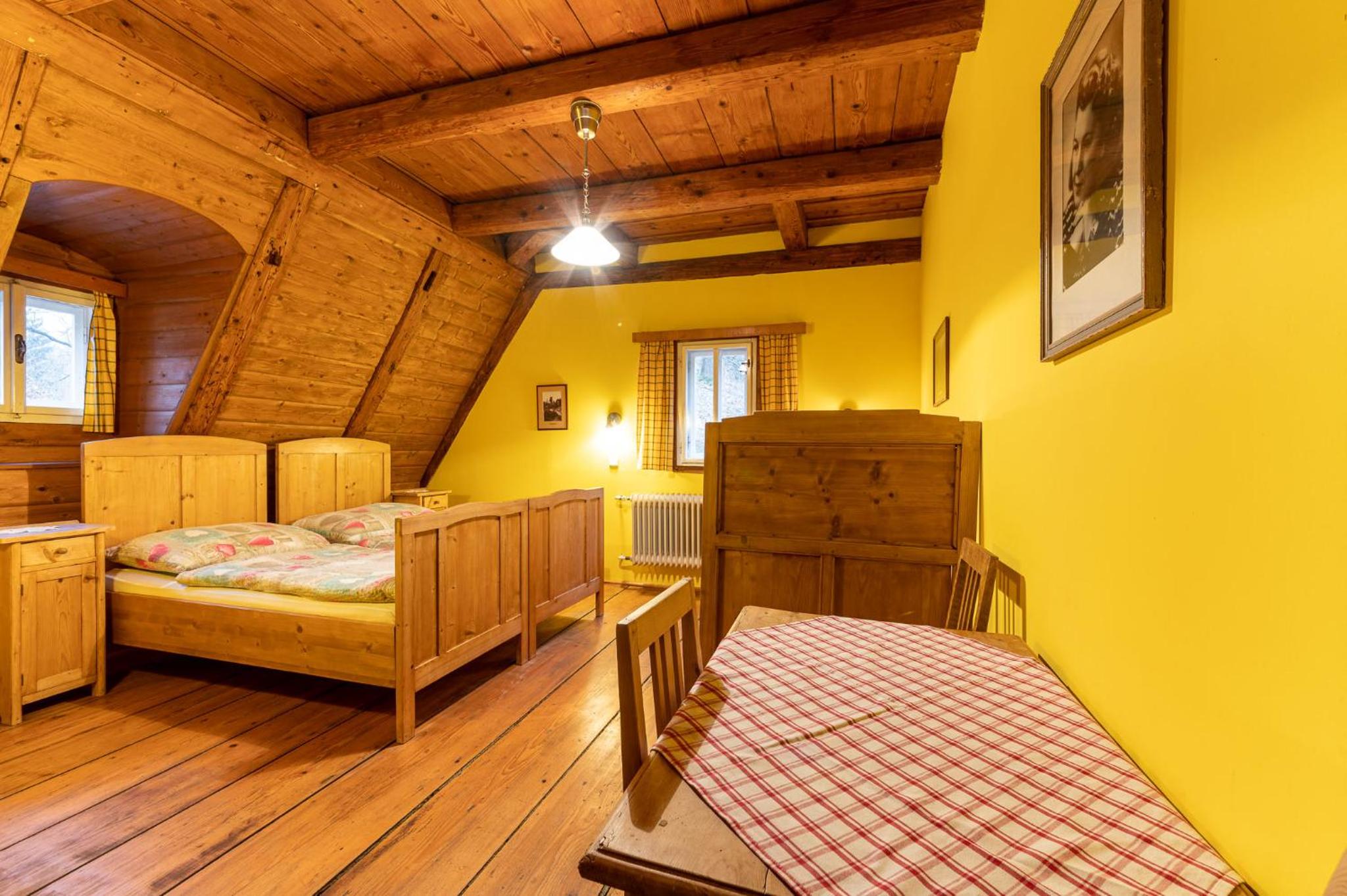 Economy Triple Room with Shared Bathroom photo 2