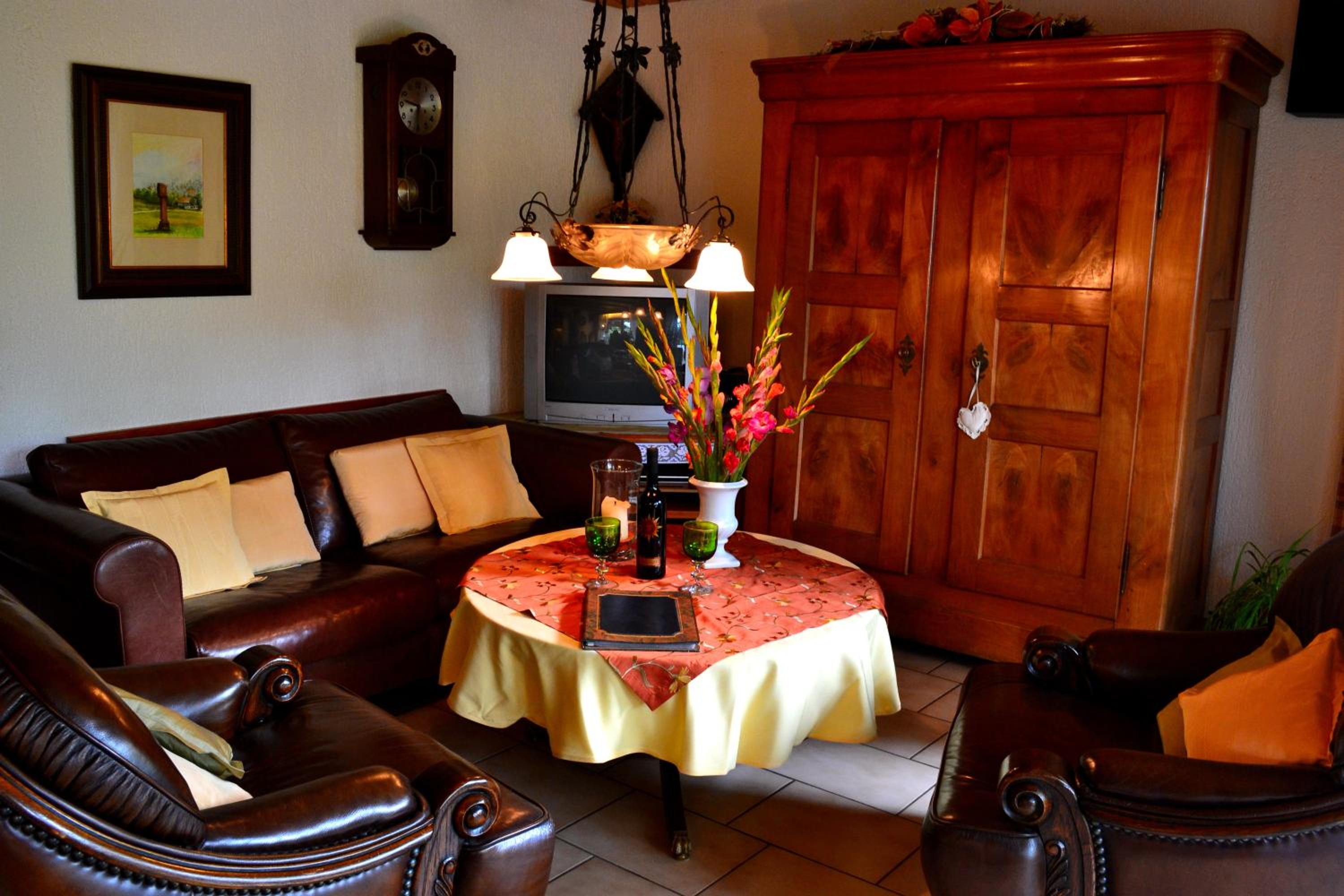 Two-Bedroom Deluxe Apartment with Garden View photo 2