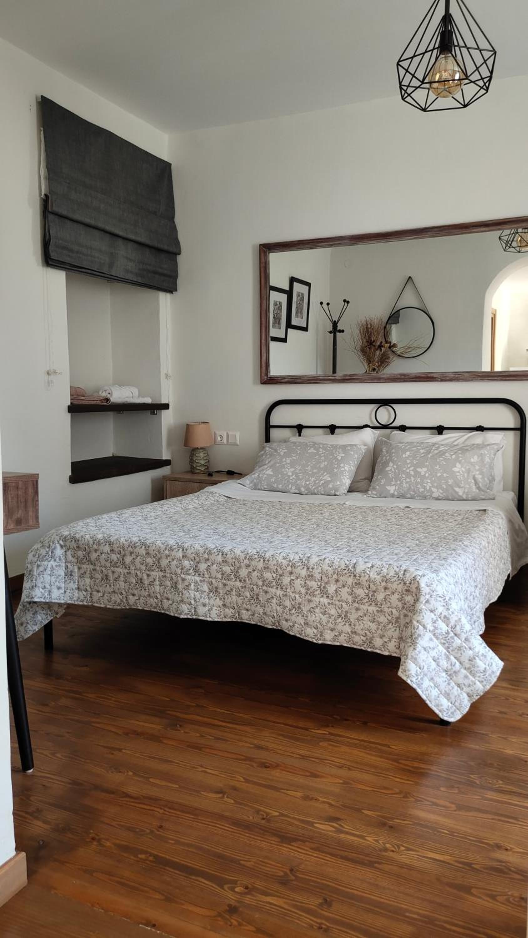One-Bedroom House - Photo 29