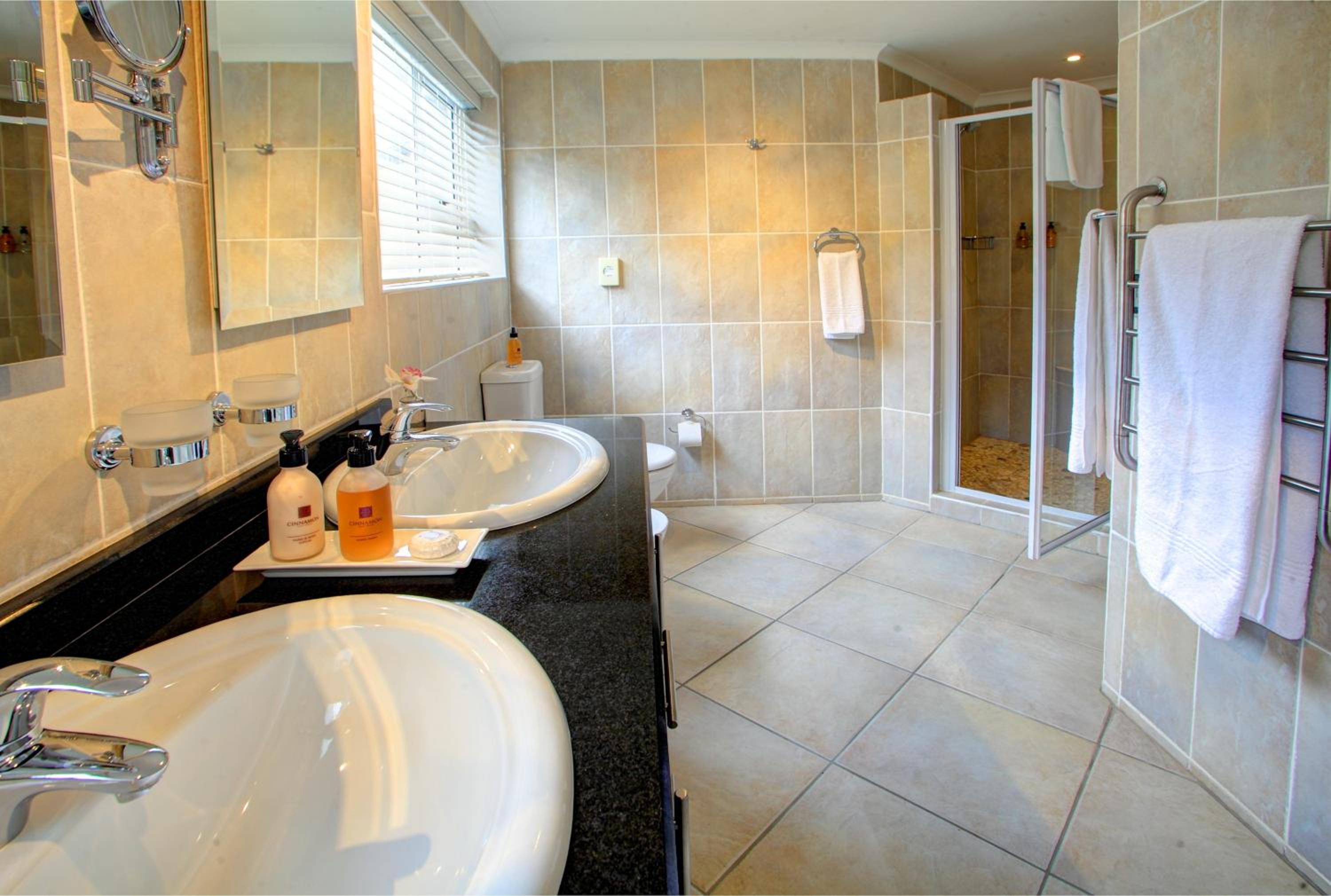 Superior Suite 10 - Photo 9