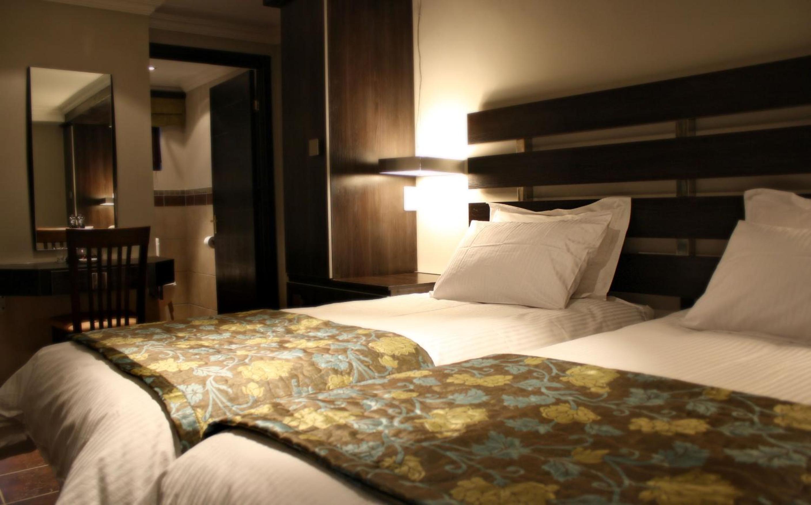 Deluxe King Suite - Photo 8