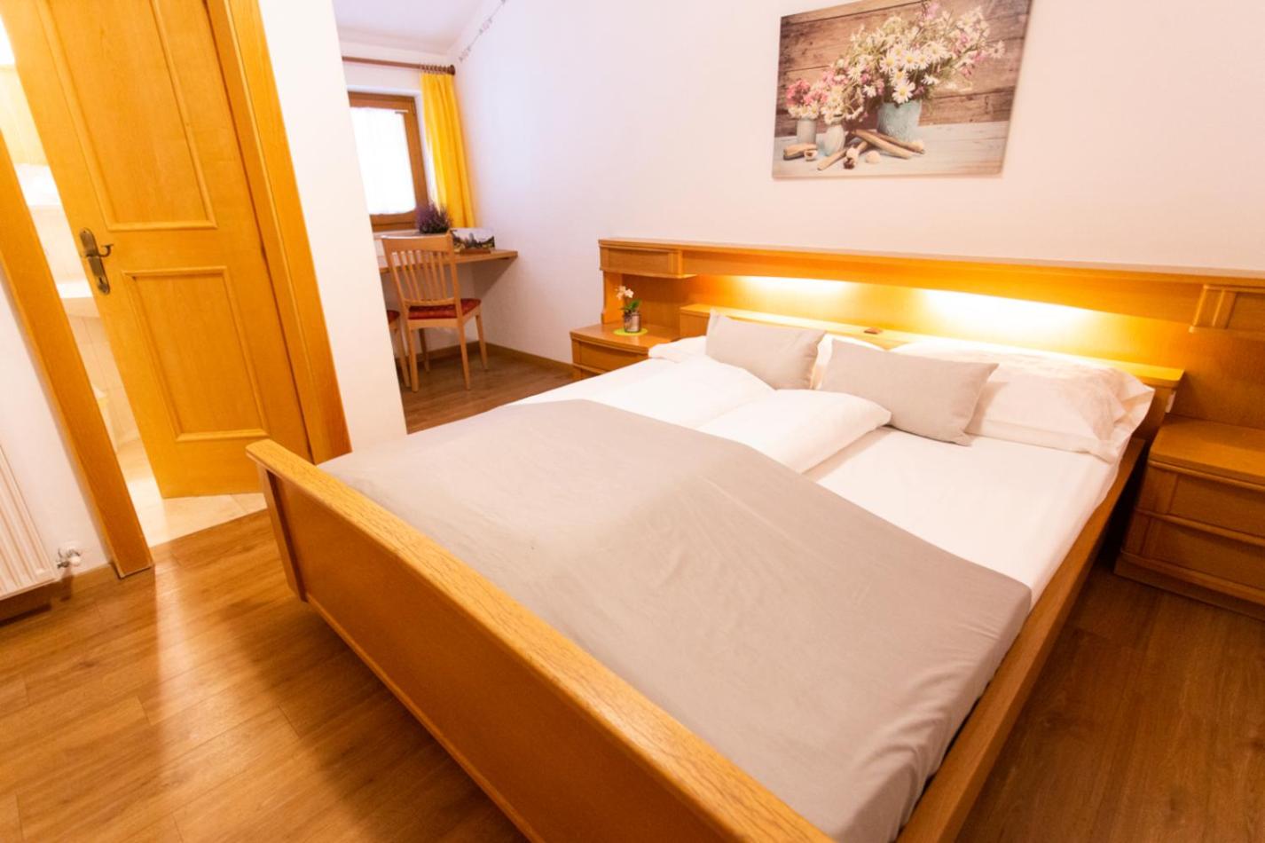Budget Double Room photo 3