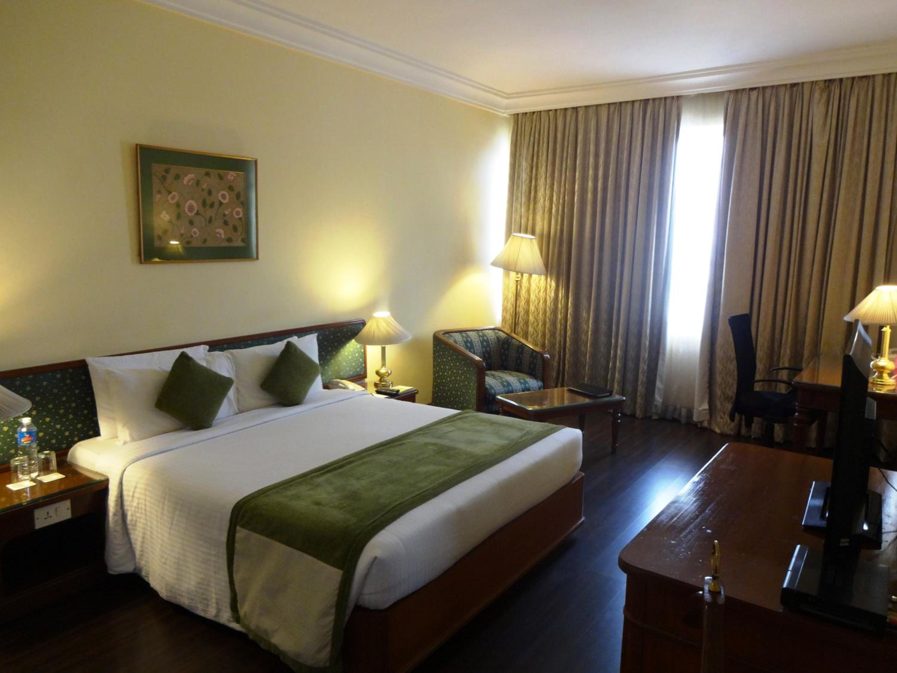 Club Room with Bathtub & 10% discount on Food & Beverages  - Photo 5