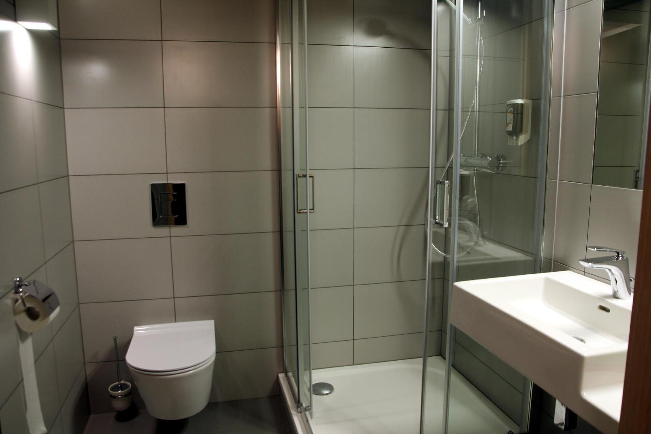 Single Room with Private Bathroom photo 2