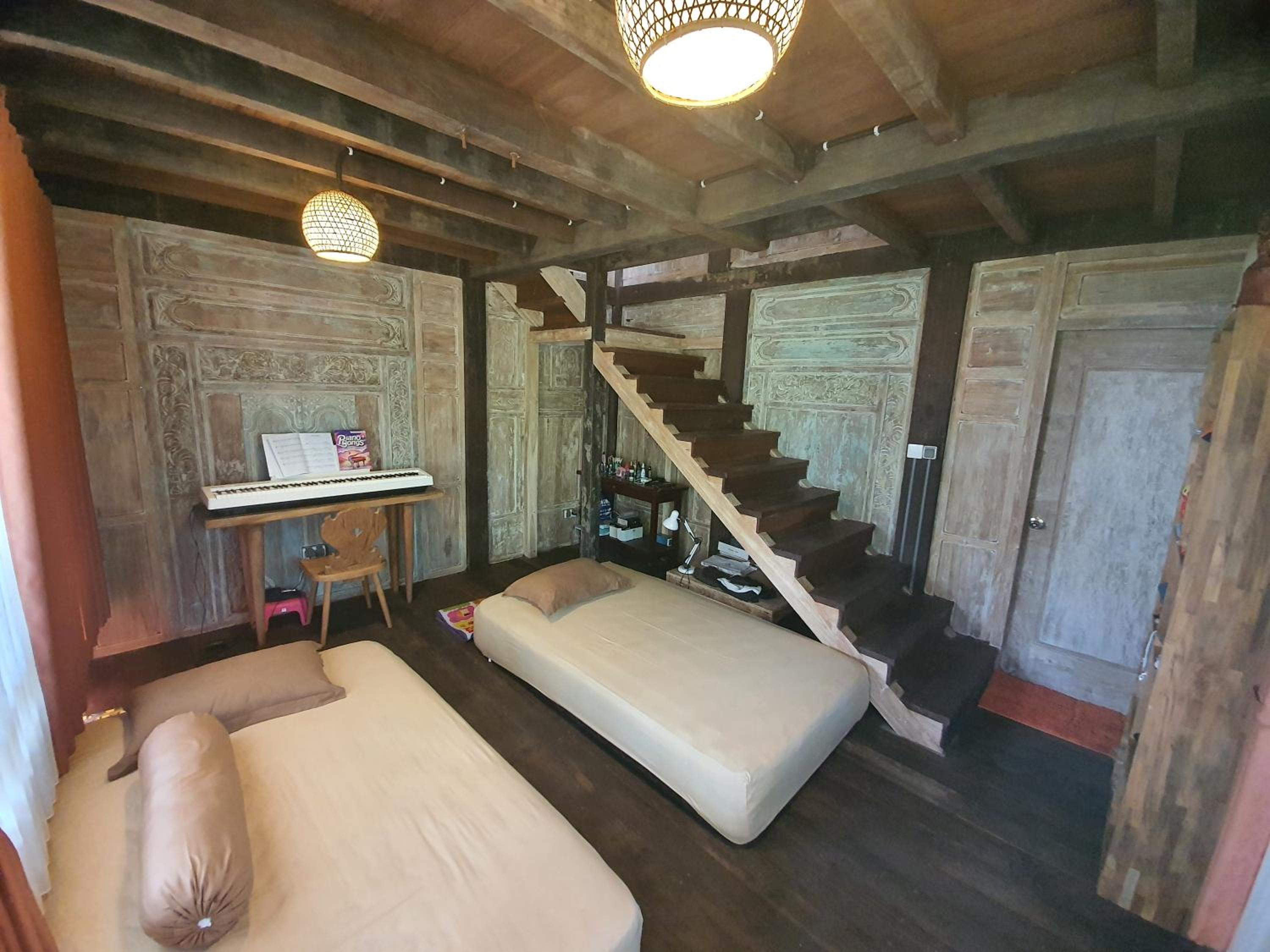 Wooden House Family - Photo 6