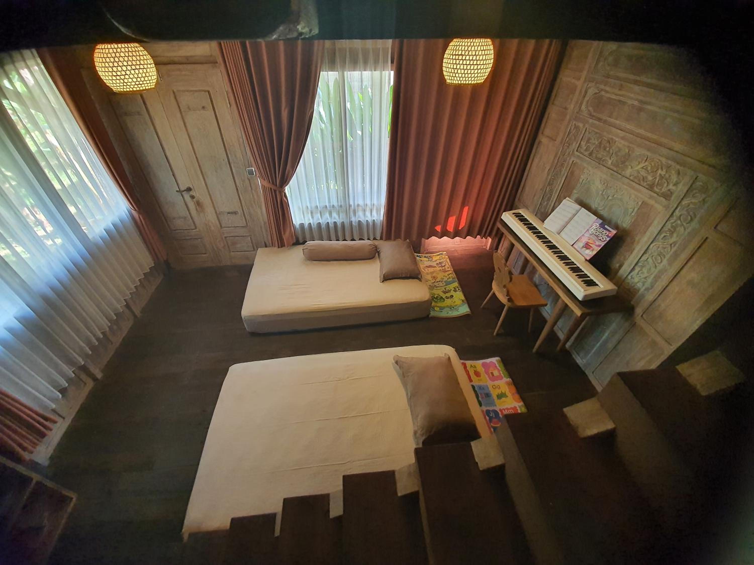 Wooden House Family - Photo 1
