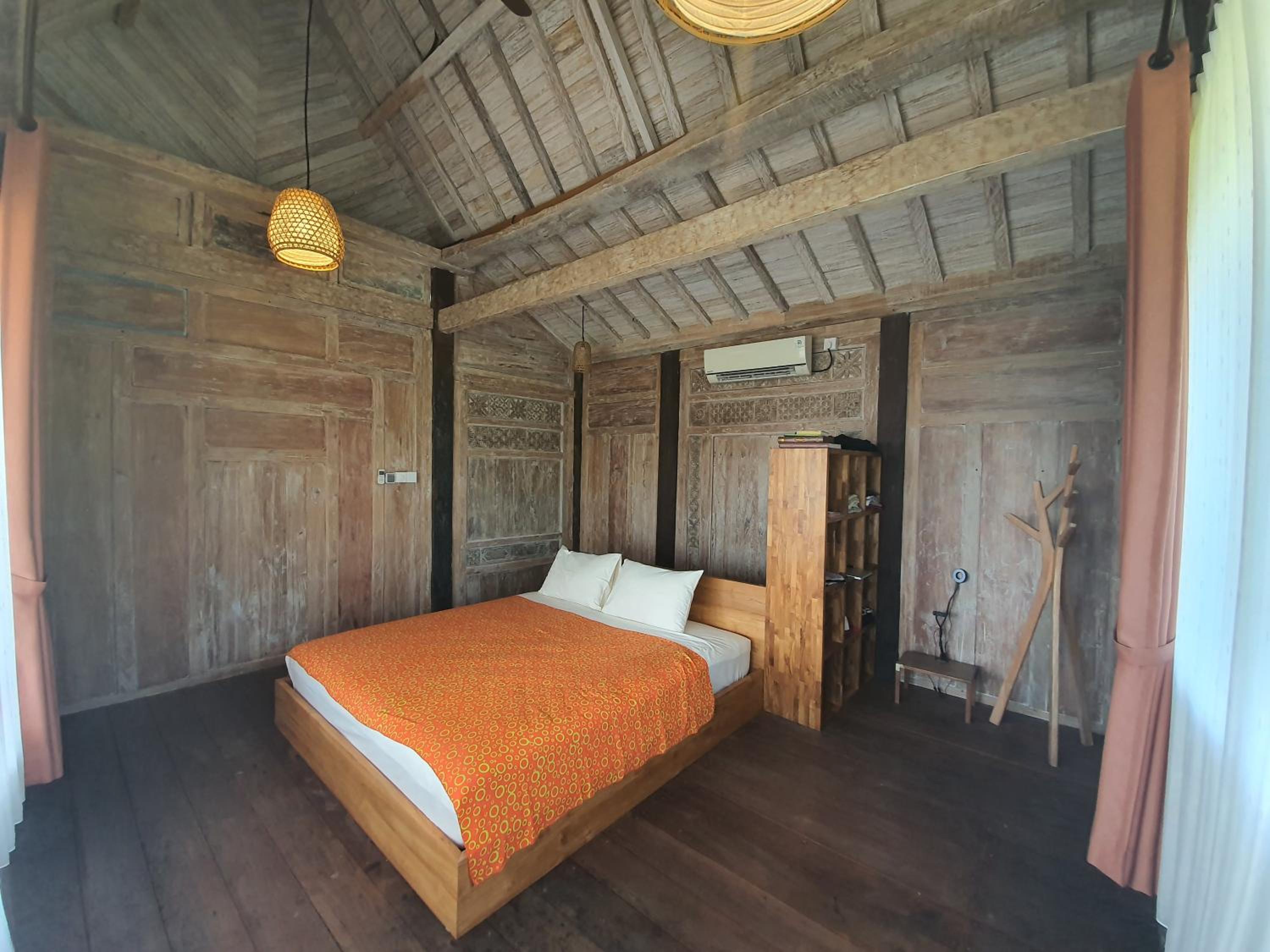 Wooden House Family - Photo 3