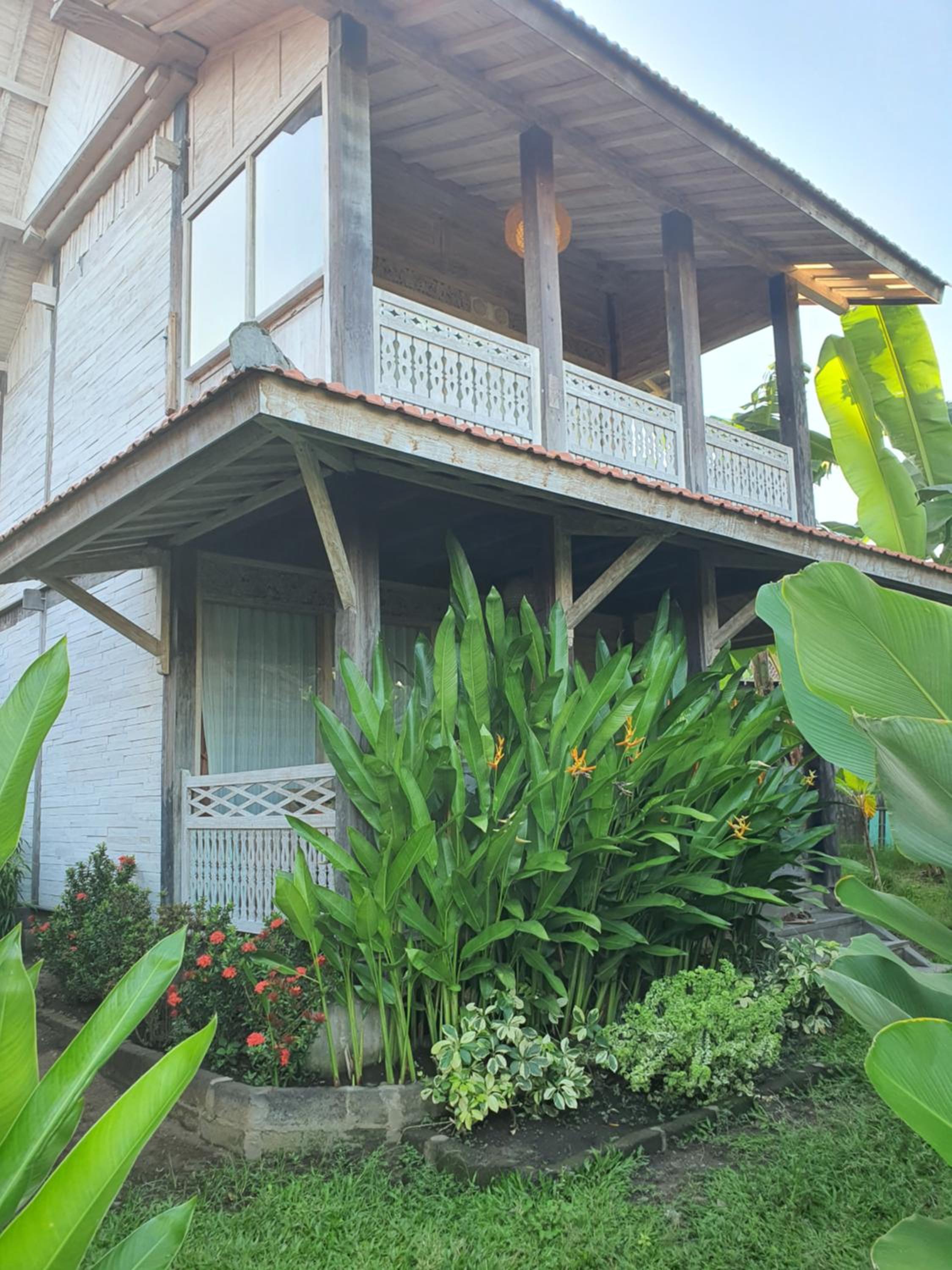 Wooden House Family - Photo 11